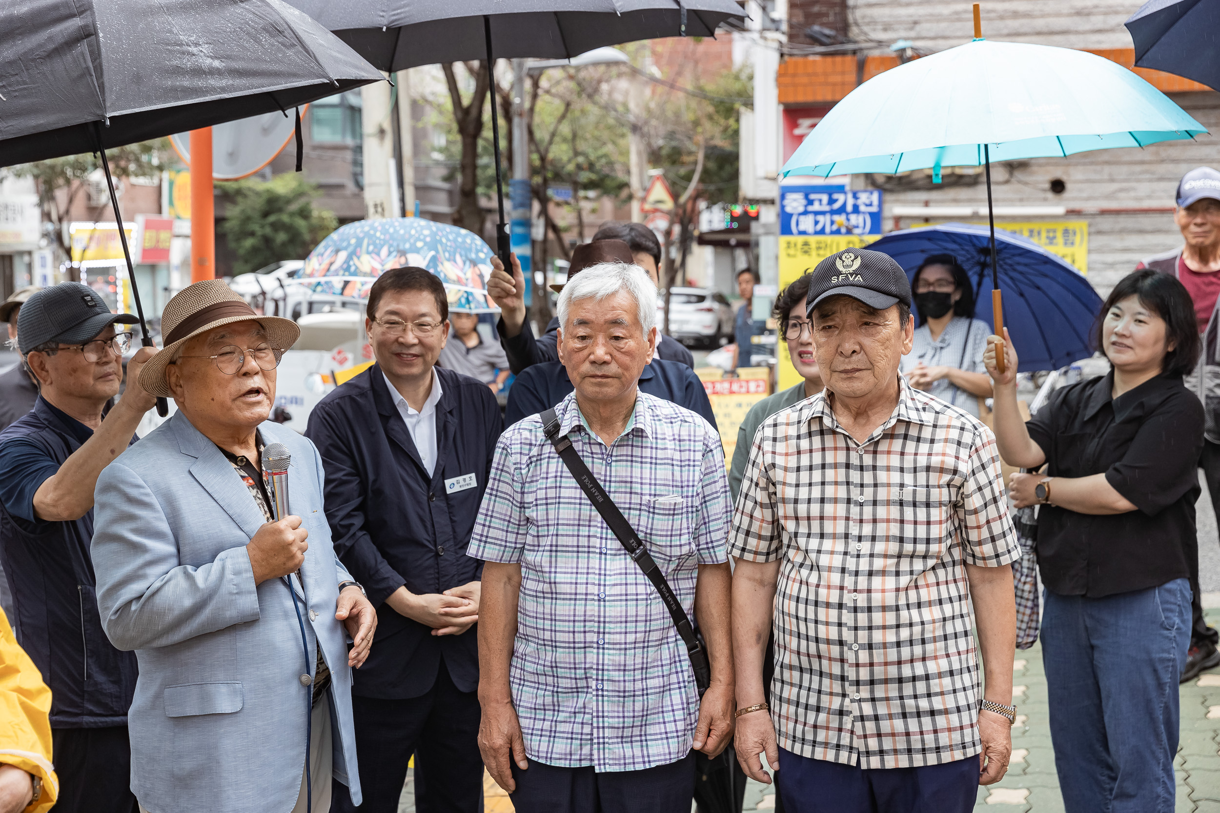 20240906-중곡4동 아차산노인복지회 후원물품 전달식 240906-0114_G_115053.jpg