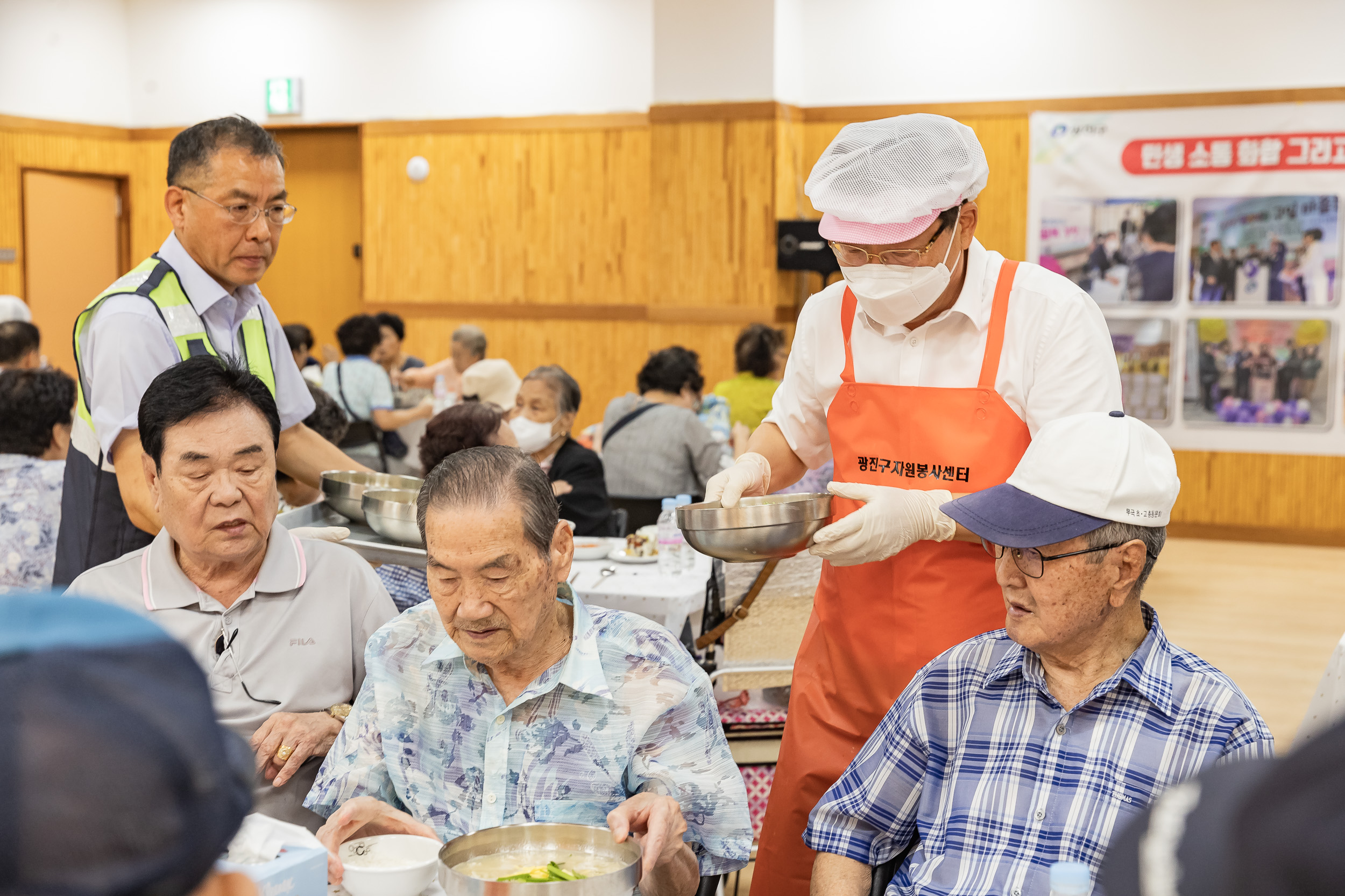 20240814-구의1동 자원봉사캠프 경로당 어르신 식사대접 240814-0137_G_145741.jpg