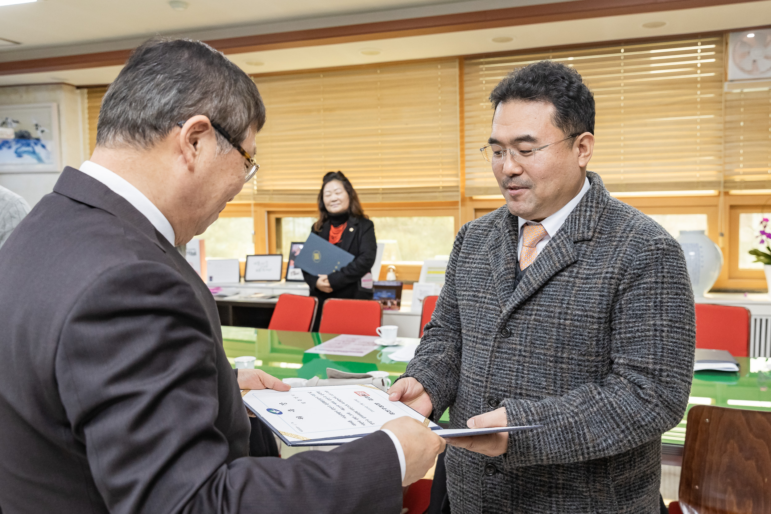 20250120-골목형상점가 심의위원 신규 위촉장 수여식 2025120_4584_G_213741.jpg