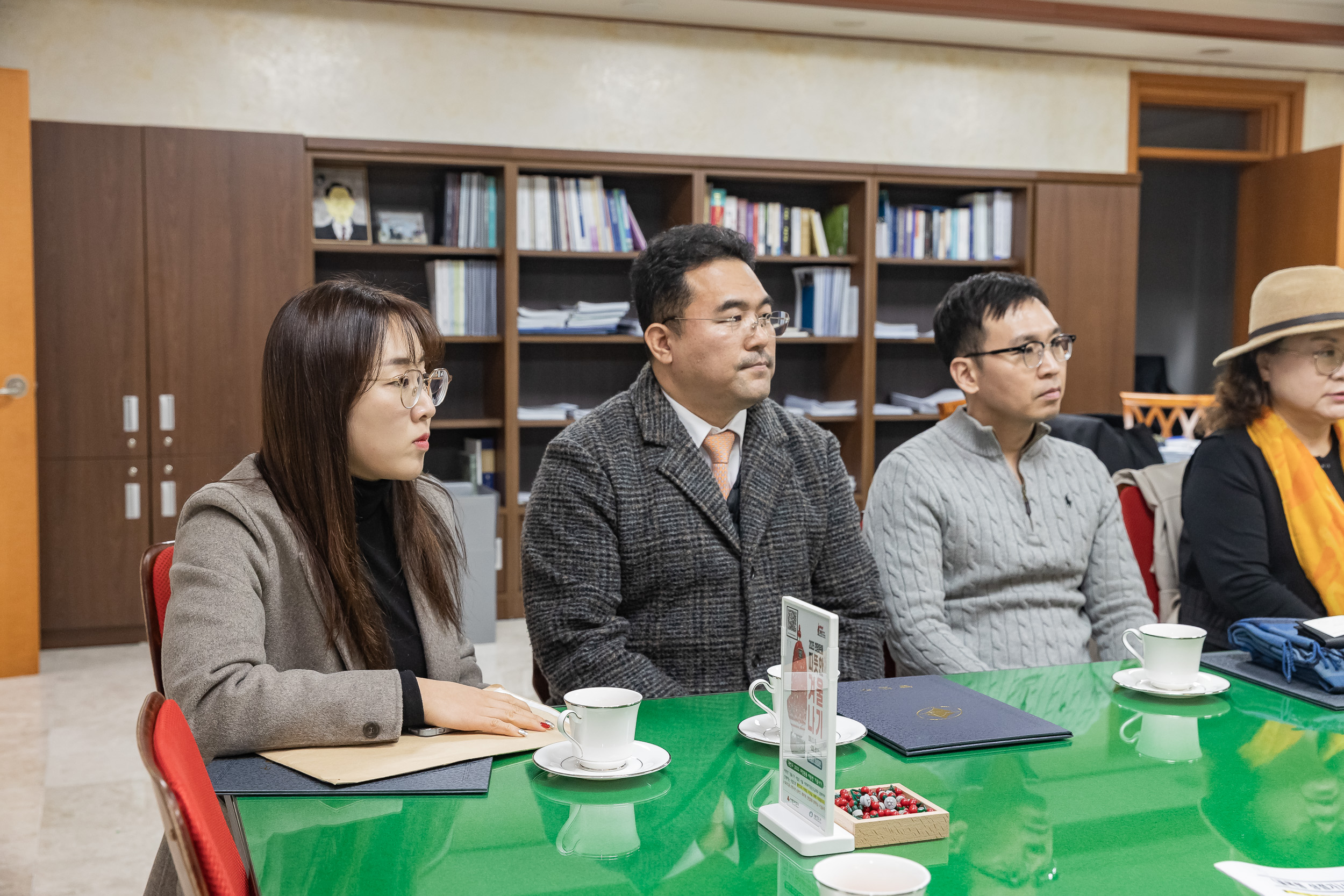 20250120-골목형상점가 심의위원 신규 위촉장 수여식 2025120_4629_G_213743.jpg