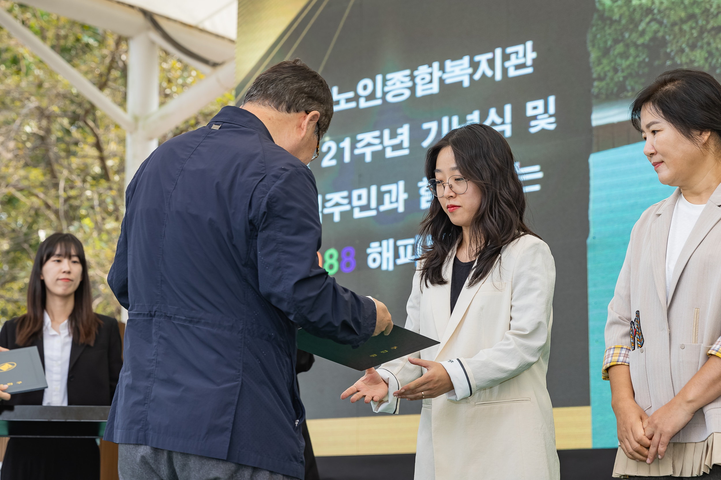 20241011-노인의 날 기념 9988 해피투게더 241011-0626_Gm_180121.jpg