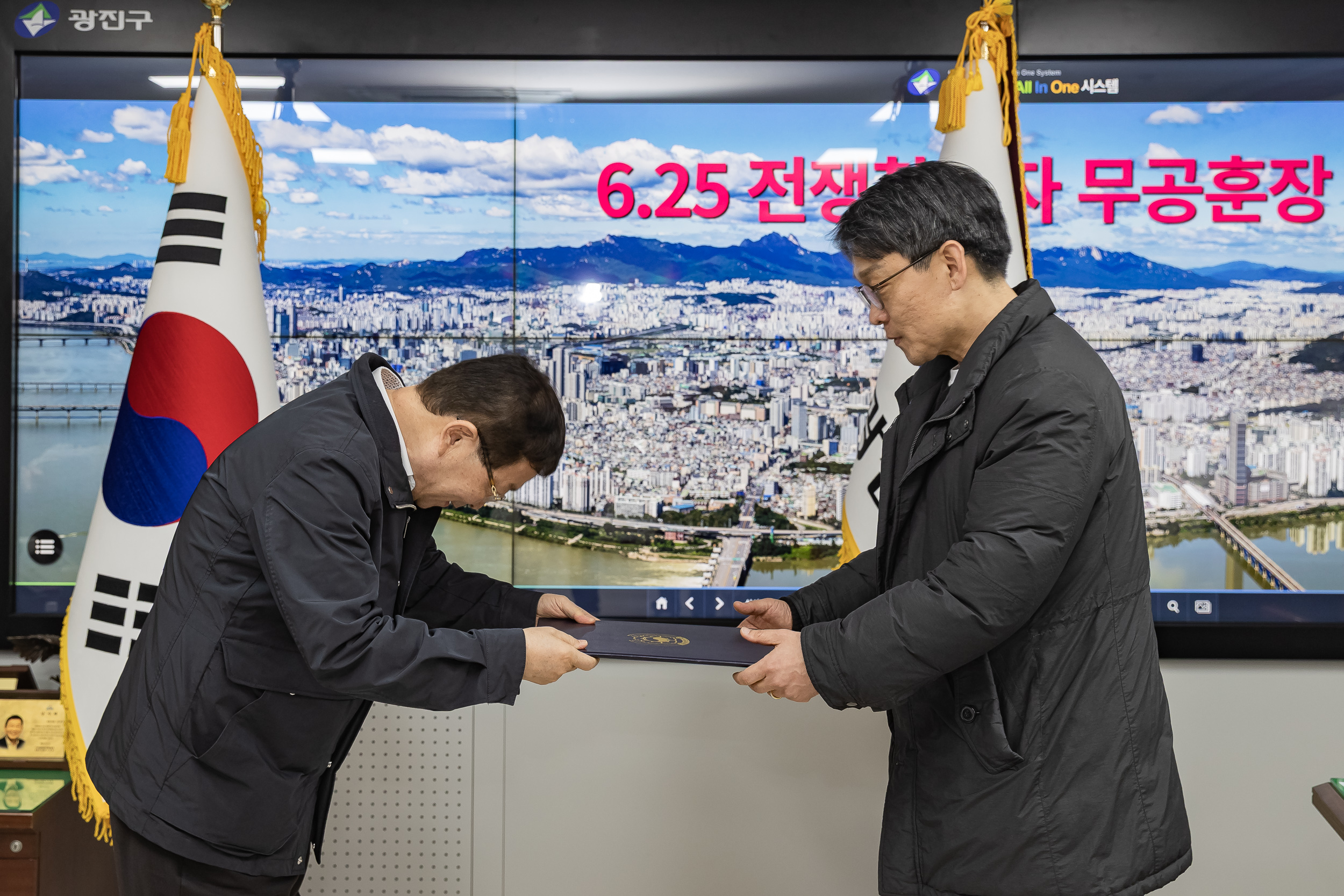 20250312-6.25 전쟁 참전자 무공훈장 전수 20250312-20538_L_192555.jpg