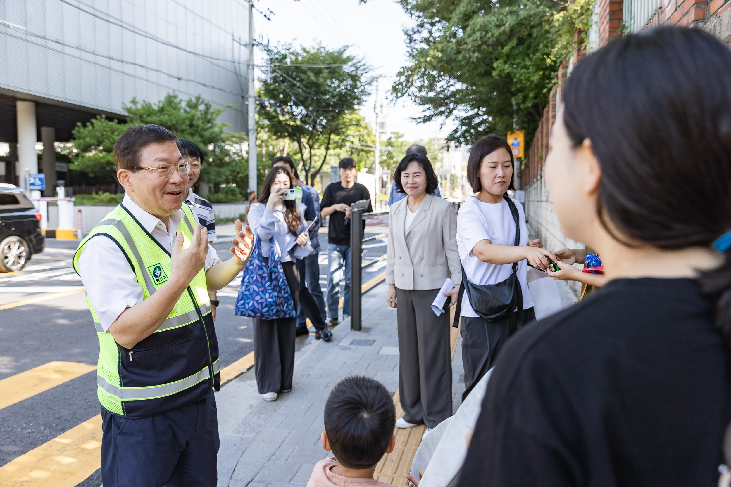 20240904-자양복개천길 보행환경개선사업, 신자초등학교 인근 차로재구획 현장 방문 240904-0995_G_112136.jpg