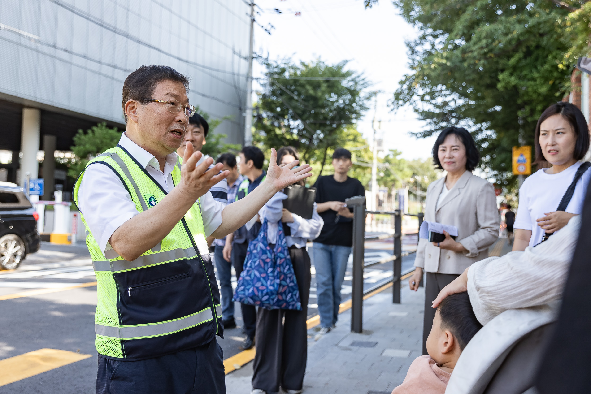 20240904-자양복개천길 보행환경개선사업, 신자초등학교 인근 차로재구획 현장 방문 240904-1138_G_112136.jpg