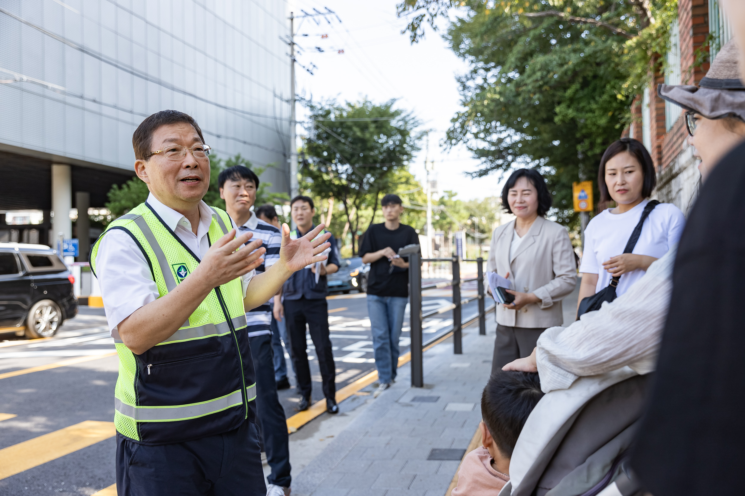 20240904-자양복개천길 보행환경개선사업, 신자초등학교 인근 차로재구획 현장 방문 240904-1186_G_112136.jpg