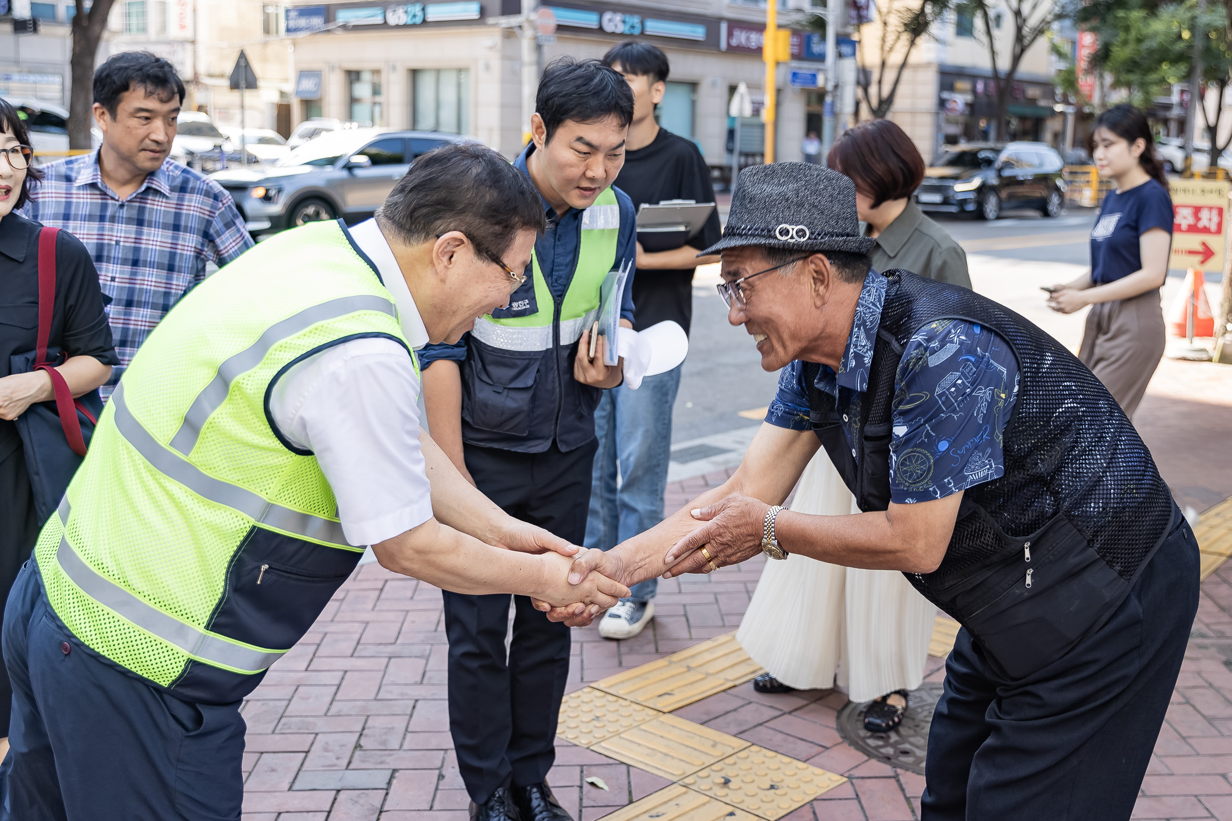 20240904-자양복개천길 보행환경개선사업, 신자초등학교 인근 차로재구획 현장 방문 240904-1445_G_112138.jpg