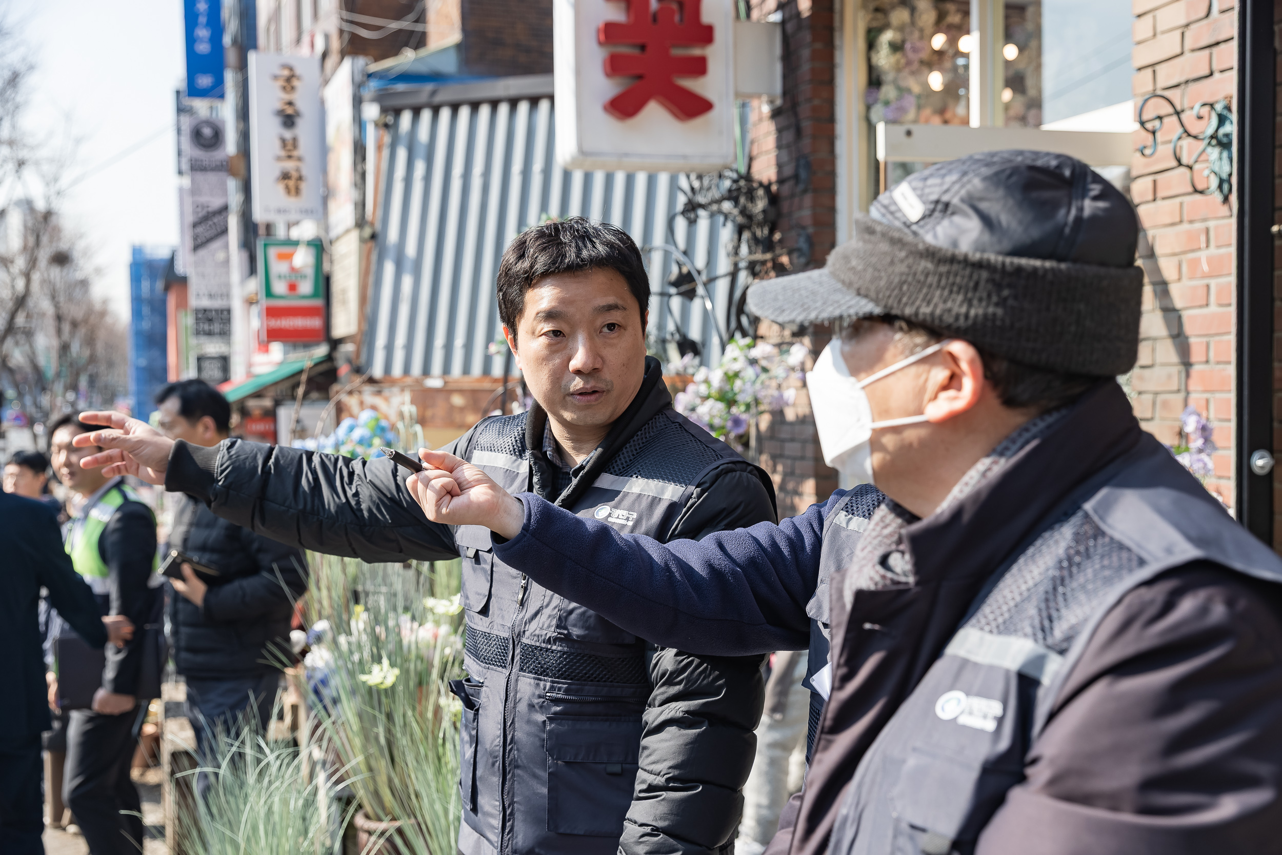 20250306-건대입구역 능동로 노점 정비 현장 20250306-07108_L_163636.jpg