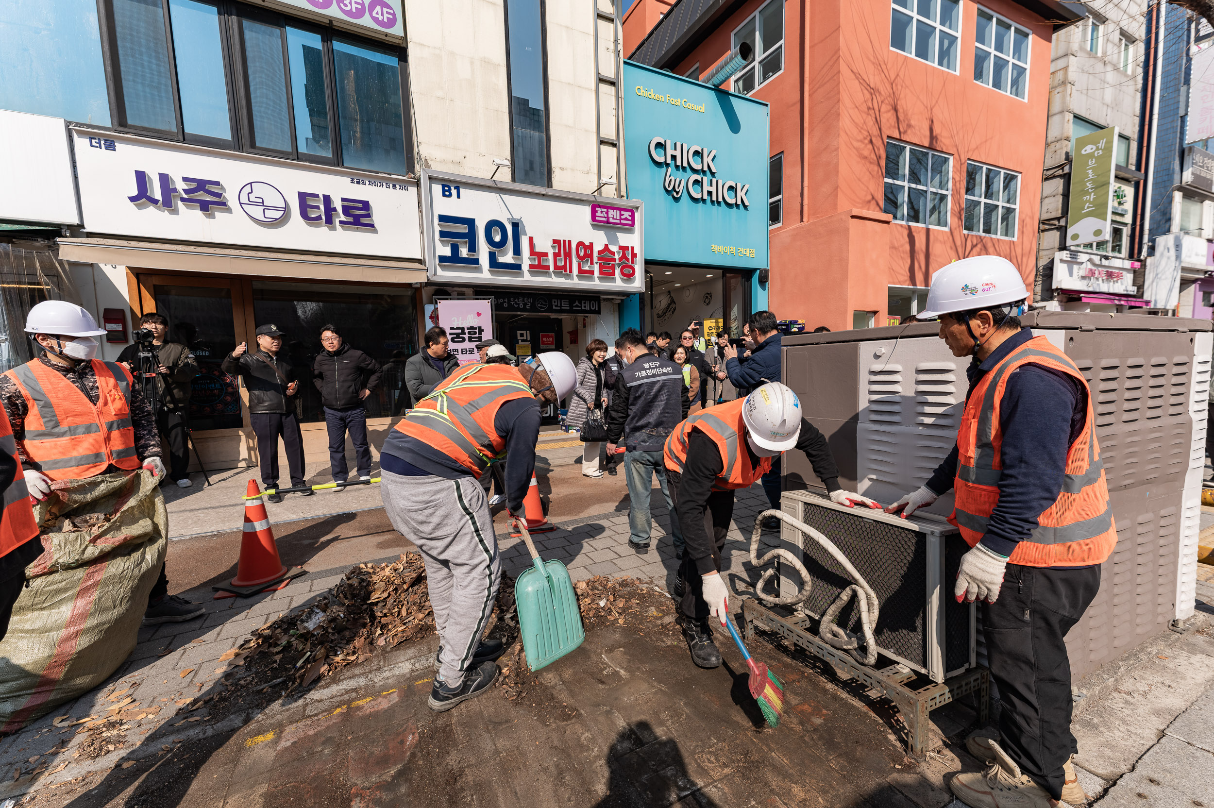 20250306-건대입구역 능동로 노점 정비 현장 20250306-07339_L_163639.jpg