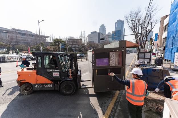 20250306-건대입구역 능동로 노점 정비 현장