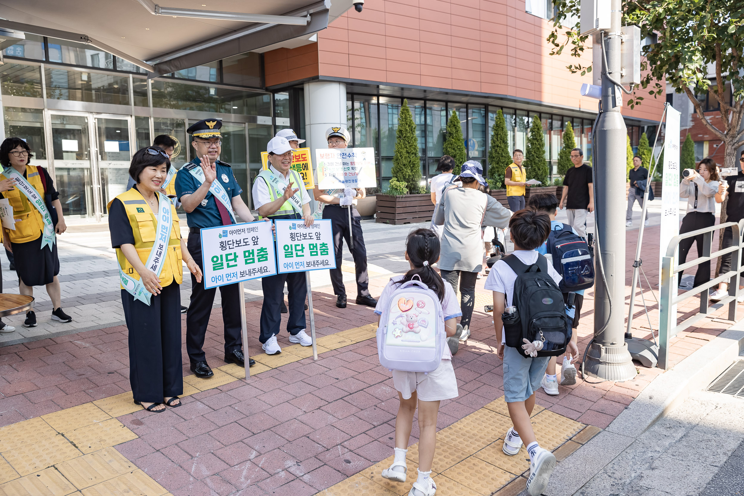 20240904-아이먼저 어린이 교통안전 캠페인 240904-0462_G_111818.jpg