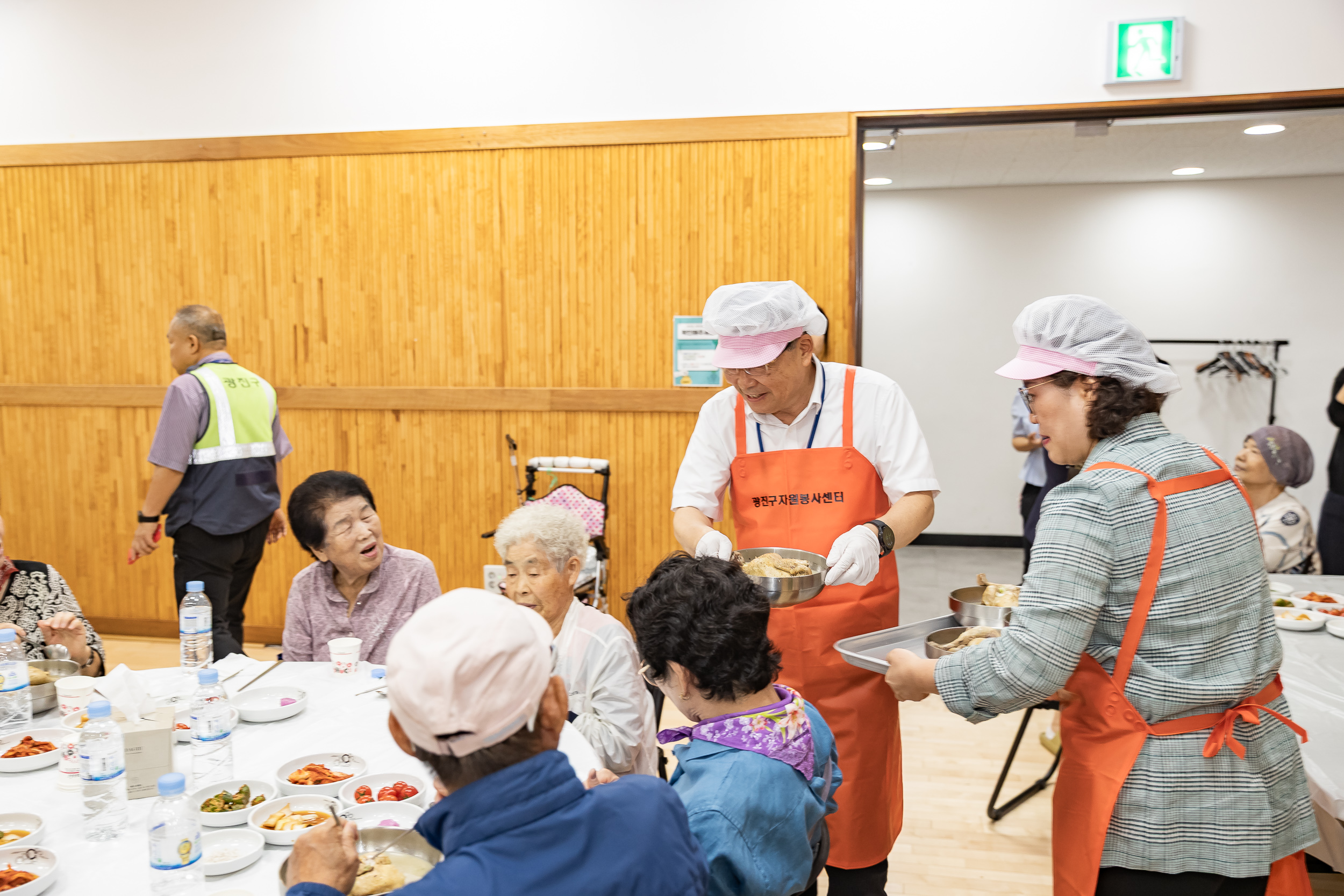 20250923-구의1동 자원봉사캠프 삼계탕 나눔 20250923-37975_L_161209.jpg