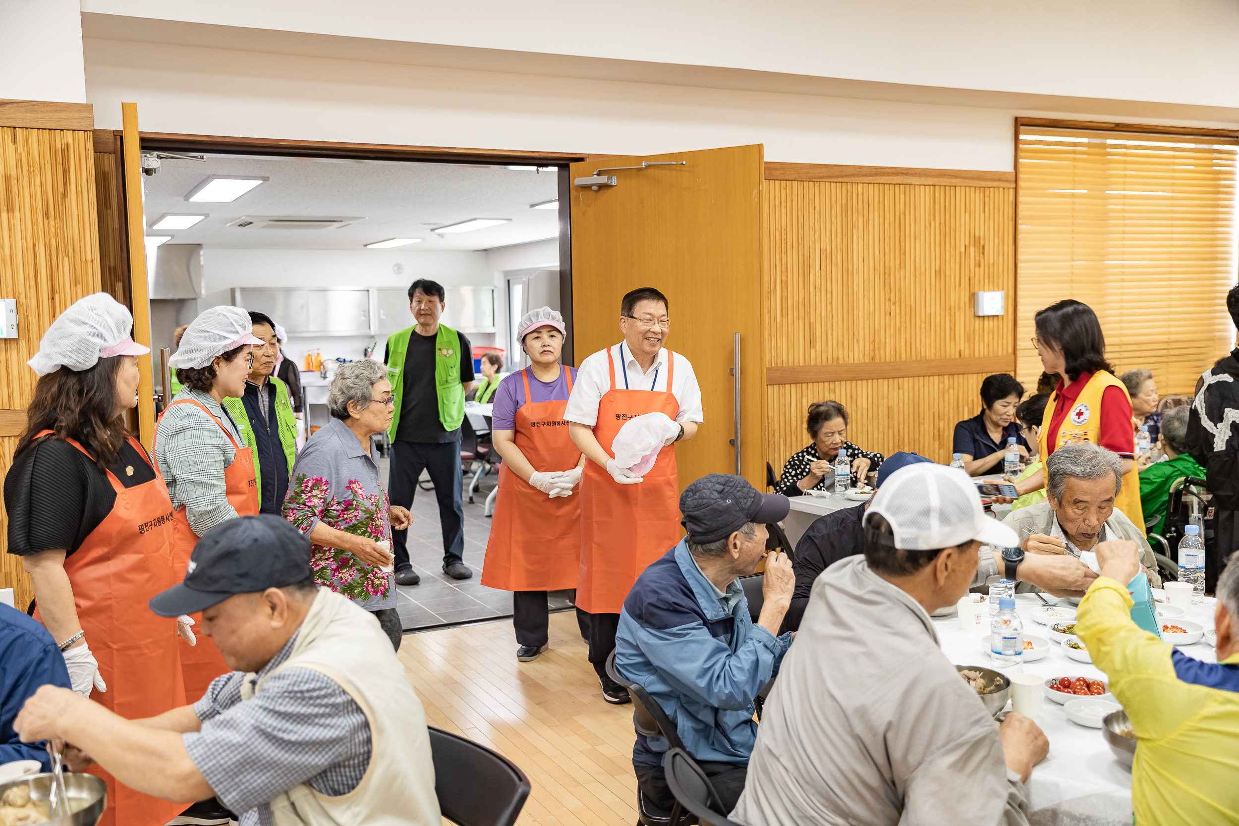 20250923-구의1동 자원봉사캠프 삼계탕 나눔 20250923-38048_L_161210.jpg