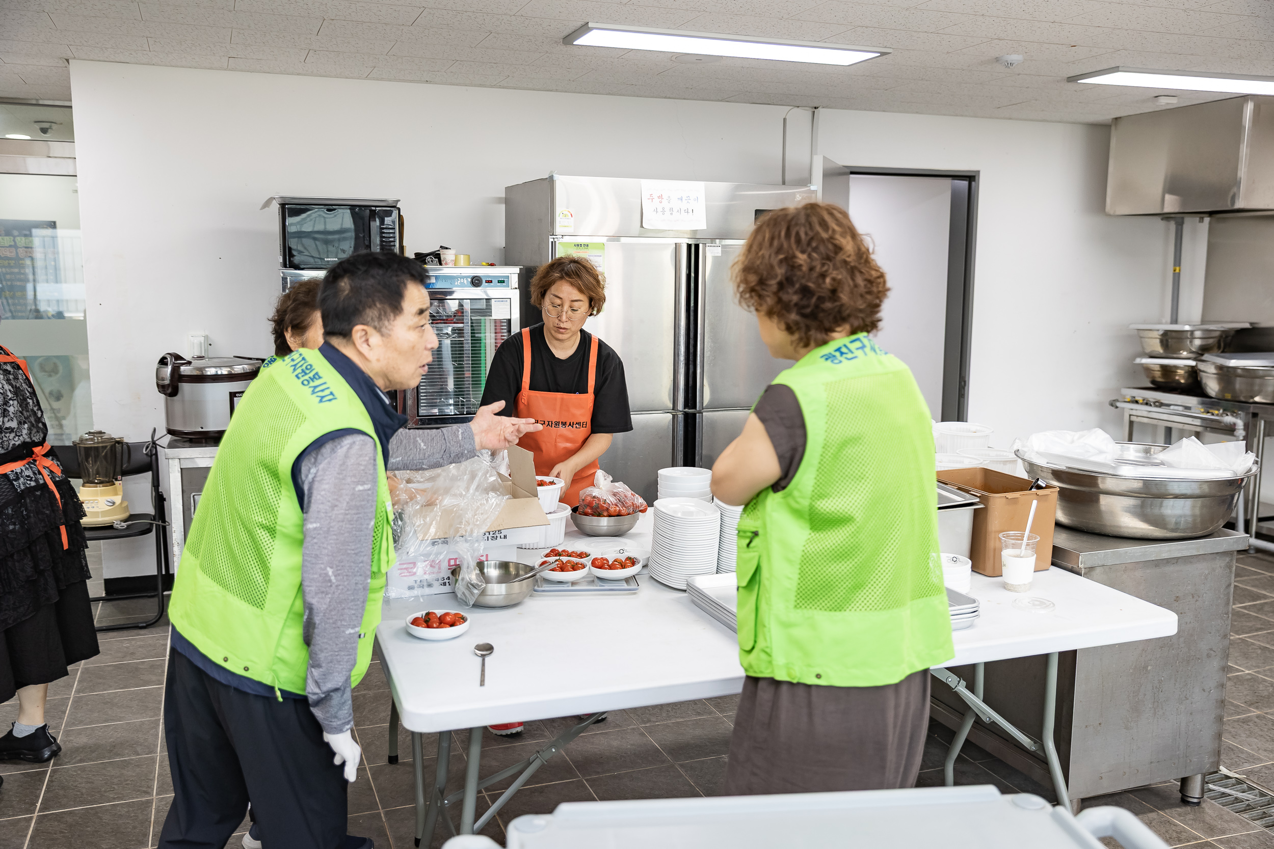 20250923-구의1동 자원봉사캠프 삼계탕 나눔 20250923-37811_L_161209.jpg