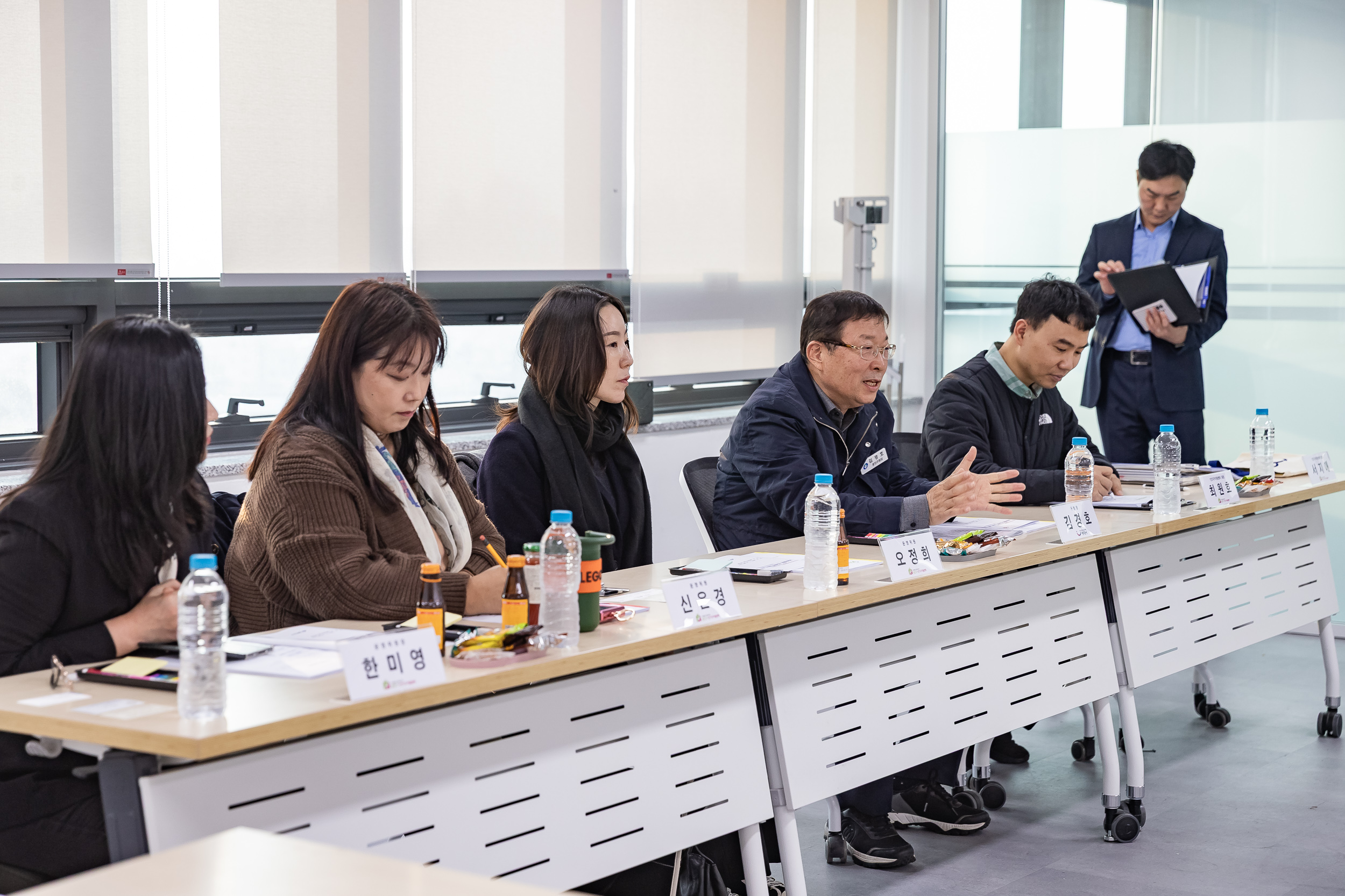 20251124-1인가구지원센터 운영위원회 신규위원 위촉식 20251124-13599_L_191725.jpg