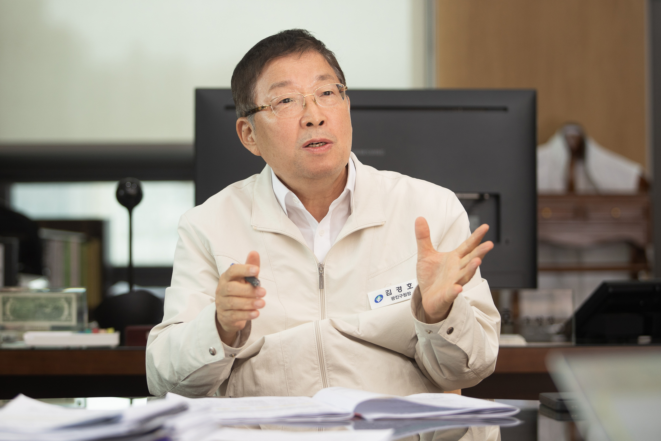 20251014-서울신문과 인터뷰중인 광진구청장 20251014-55618_M2 (1)_L_202407.jpg