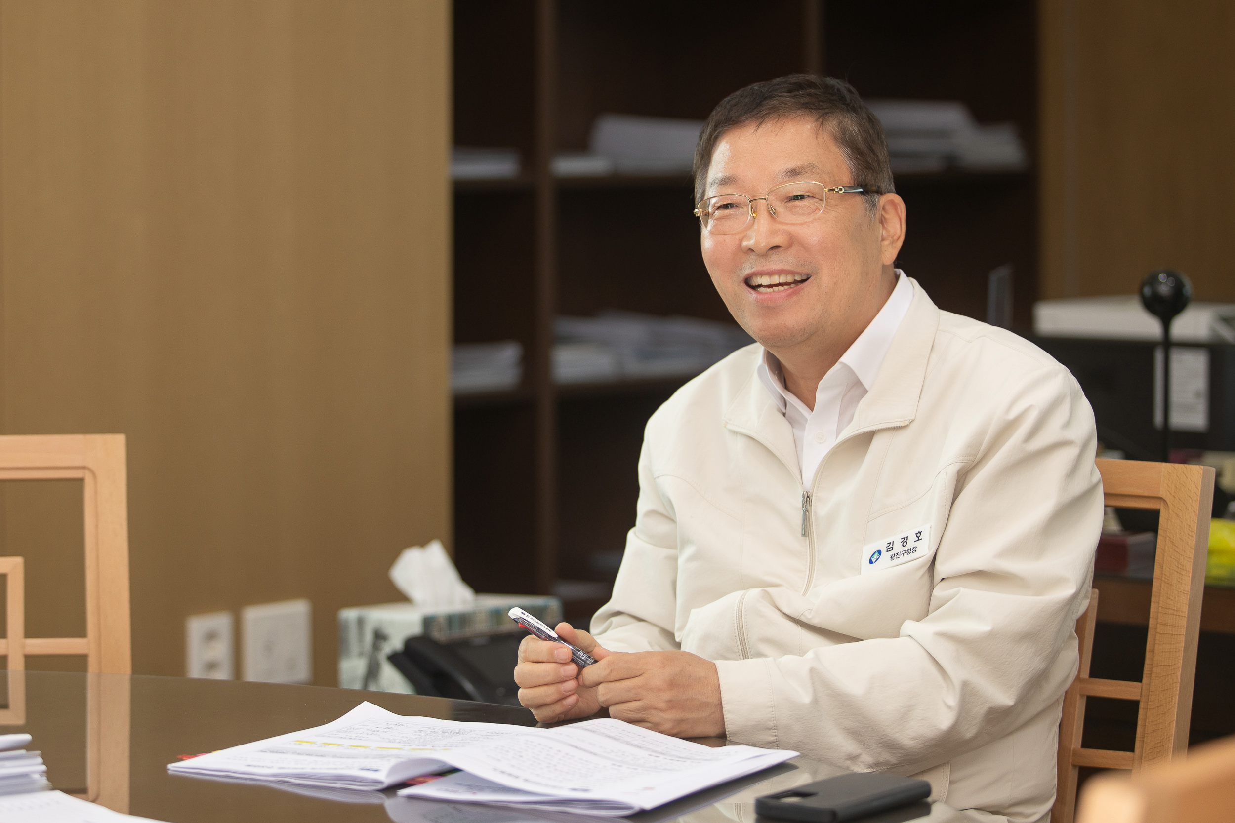 20251014-서울신문과 인터뷰중인 광진구청장 20251014-55646_M2 (1)_L_202407.jpg