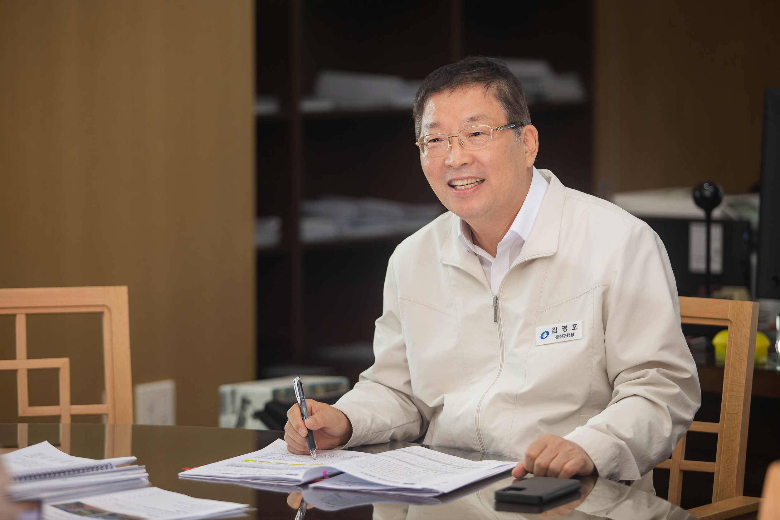 20251014-서울신문과 인터뷰중인 광진구청장 20251014-55653_M2 (1)_L_202407.jpg