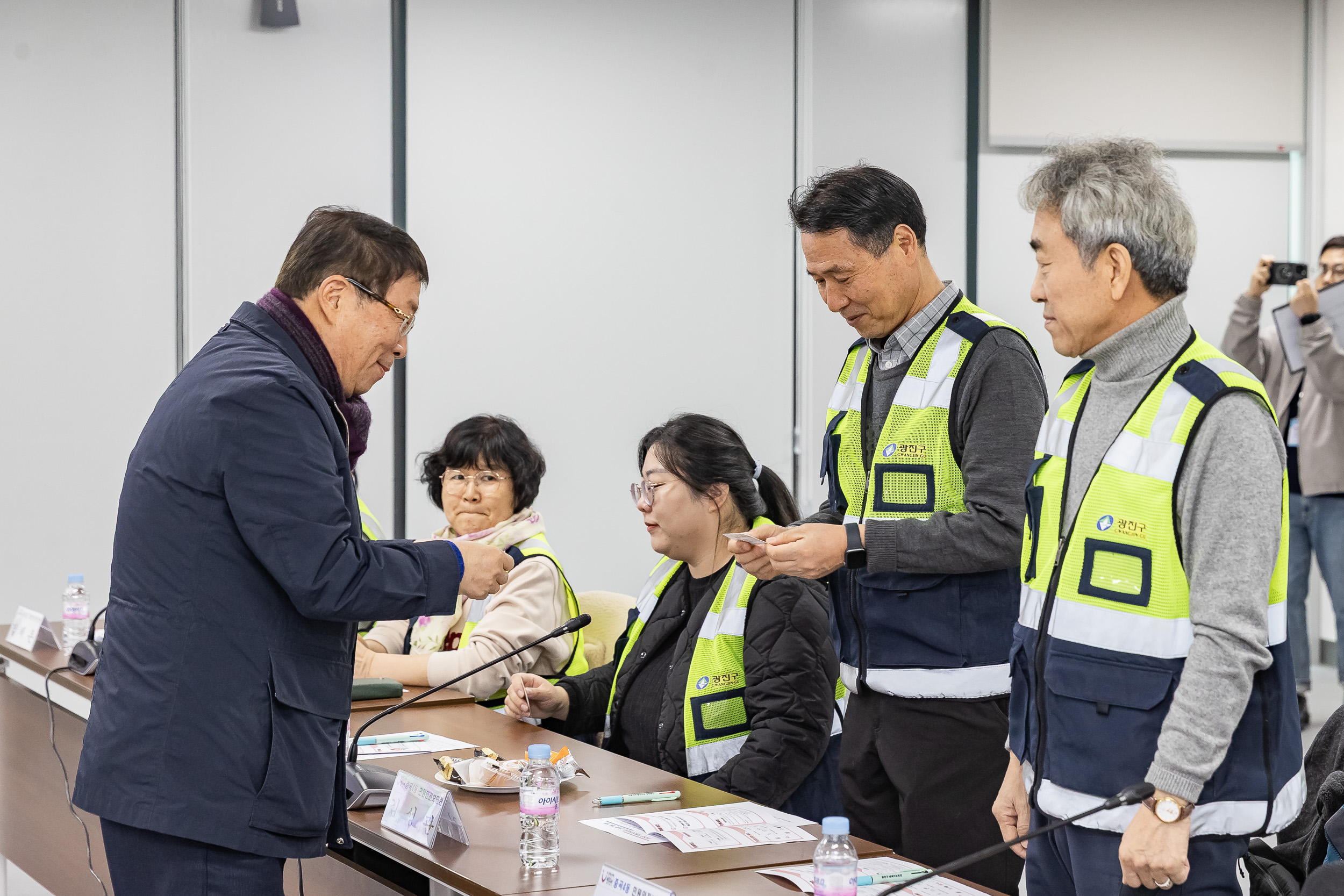 20251113-2025년 하반기 민원안전보안관 간담회 20251113-4967_L_122248.jpg