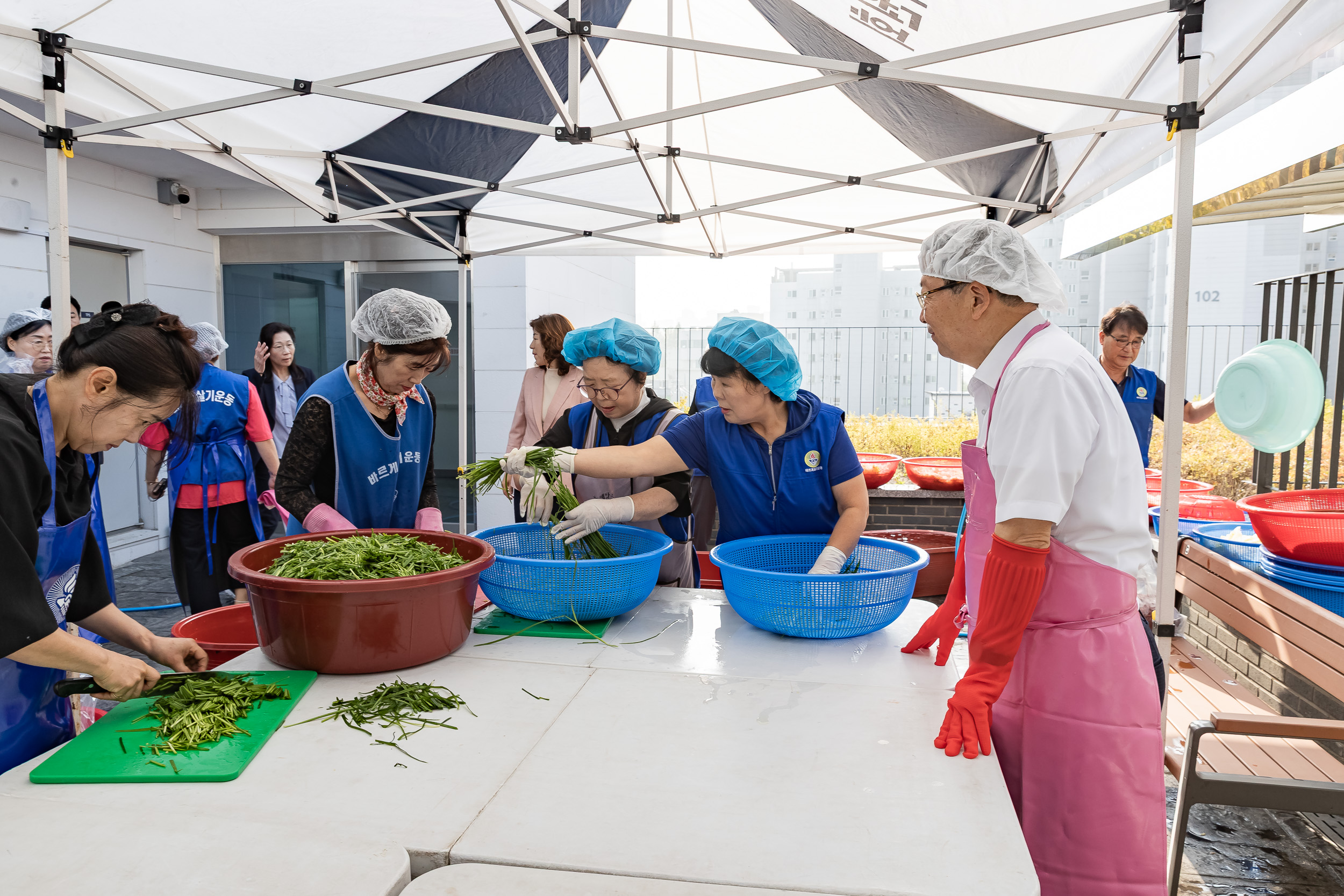 20251001-바르게살기운동 광진구협의회 어려운 이웃 밑반찬 만들어드리기 20251001-51789_L_134245.jpg