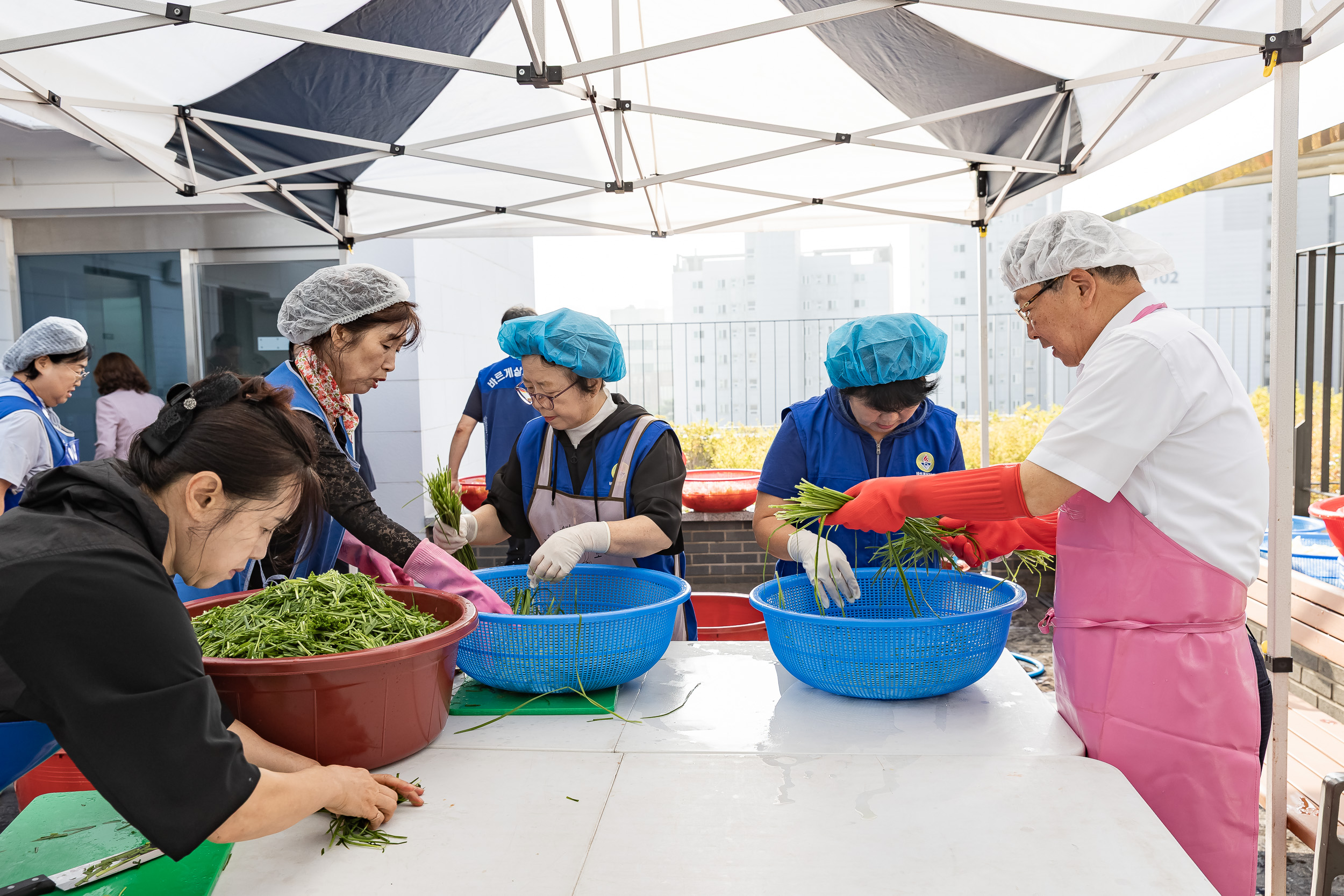 20251001-바르게살기운동 광진구협의회 어려운 이웃 밑반찬 만들어드리기 20251001-51799_L_134245.jpg