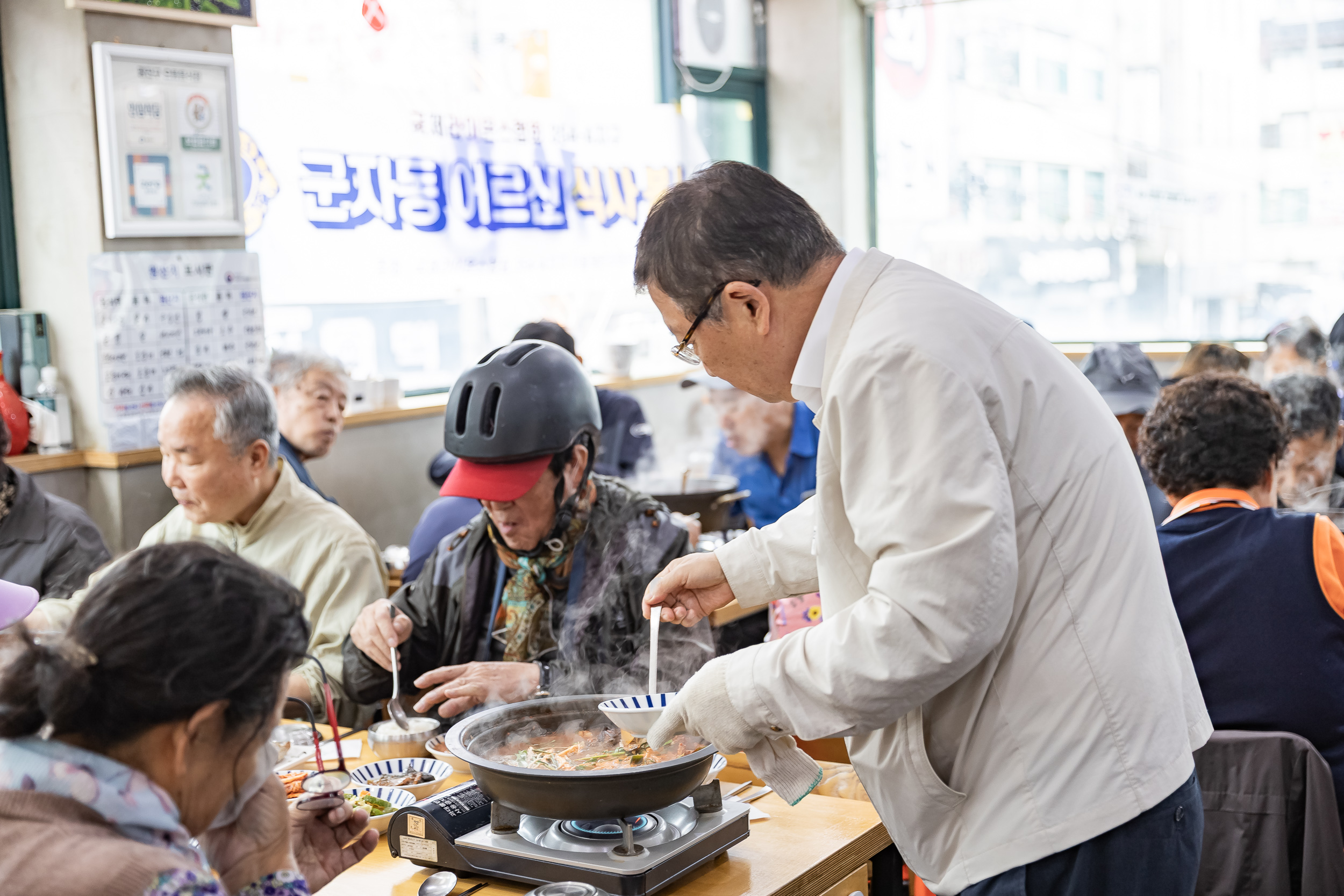 20251014-저소득어르신 점심식사 나눔 기부(태평양수산 회 세꼬시) 20251014-55498_L_202301.jpg