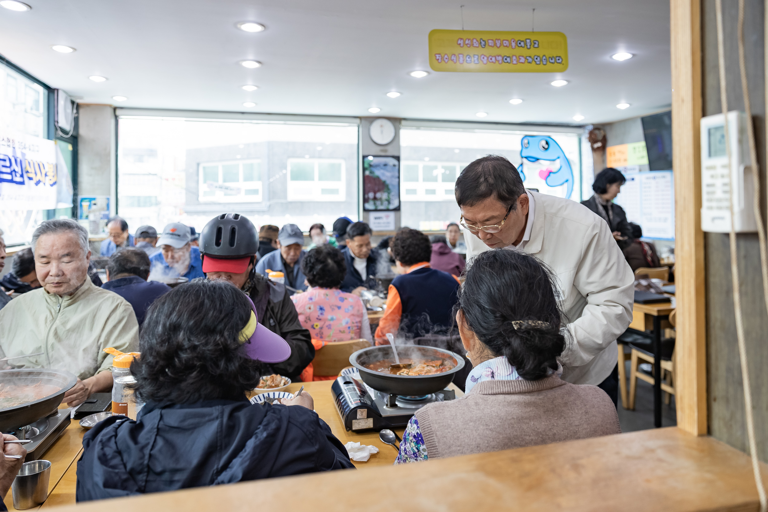 20251014-저소득어르신 점심식사 나눔 기부(태평양수산 회 세꼬시) 20251014-55509_L_202301.jpg