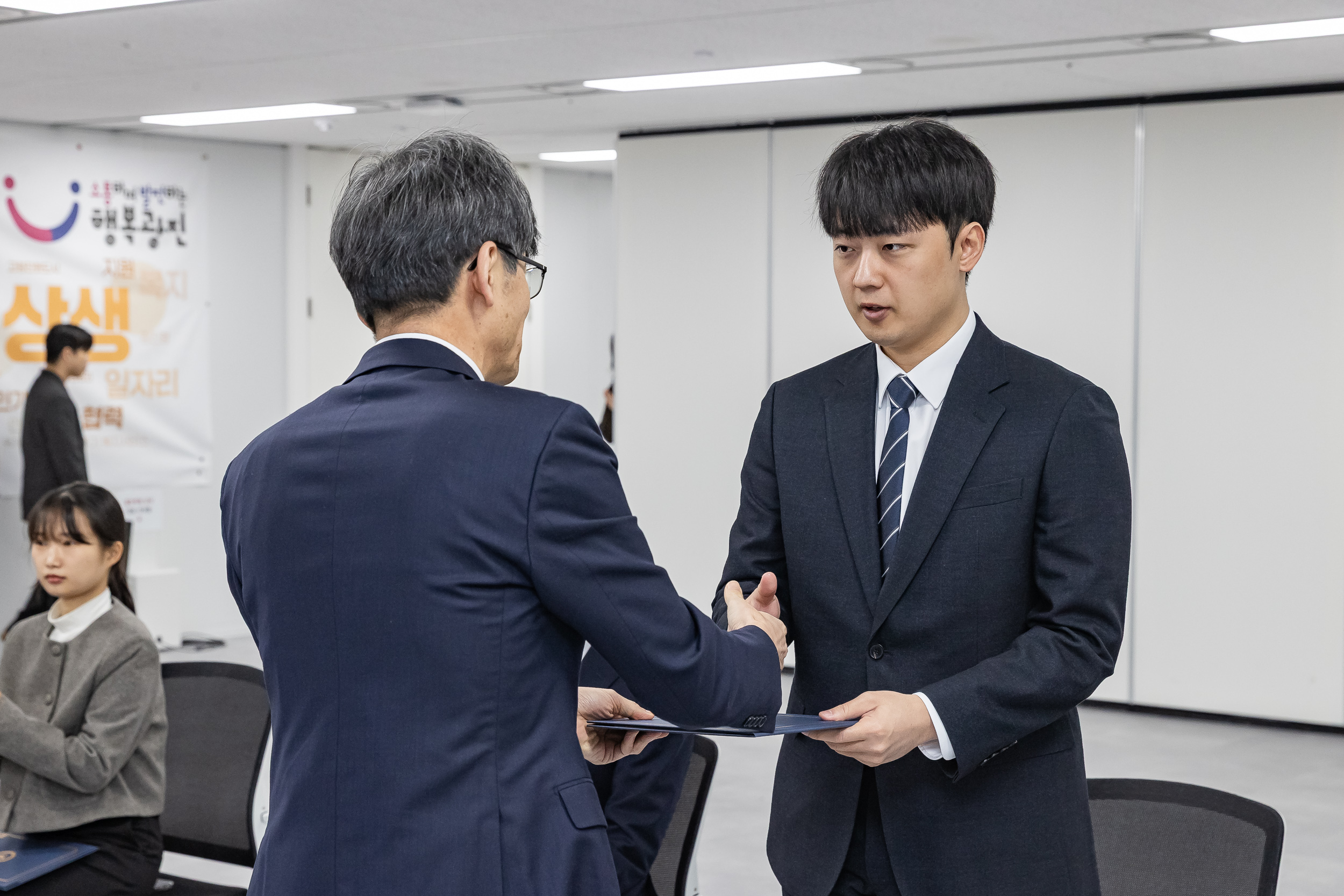 20251117-2025년 하반기 과학기술직 신규임용 발령장 수여식 20251117-8276_L_160049.jpg