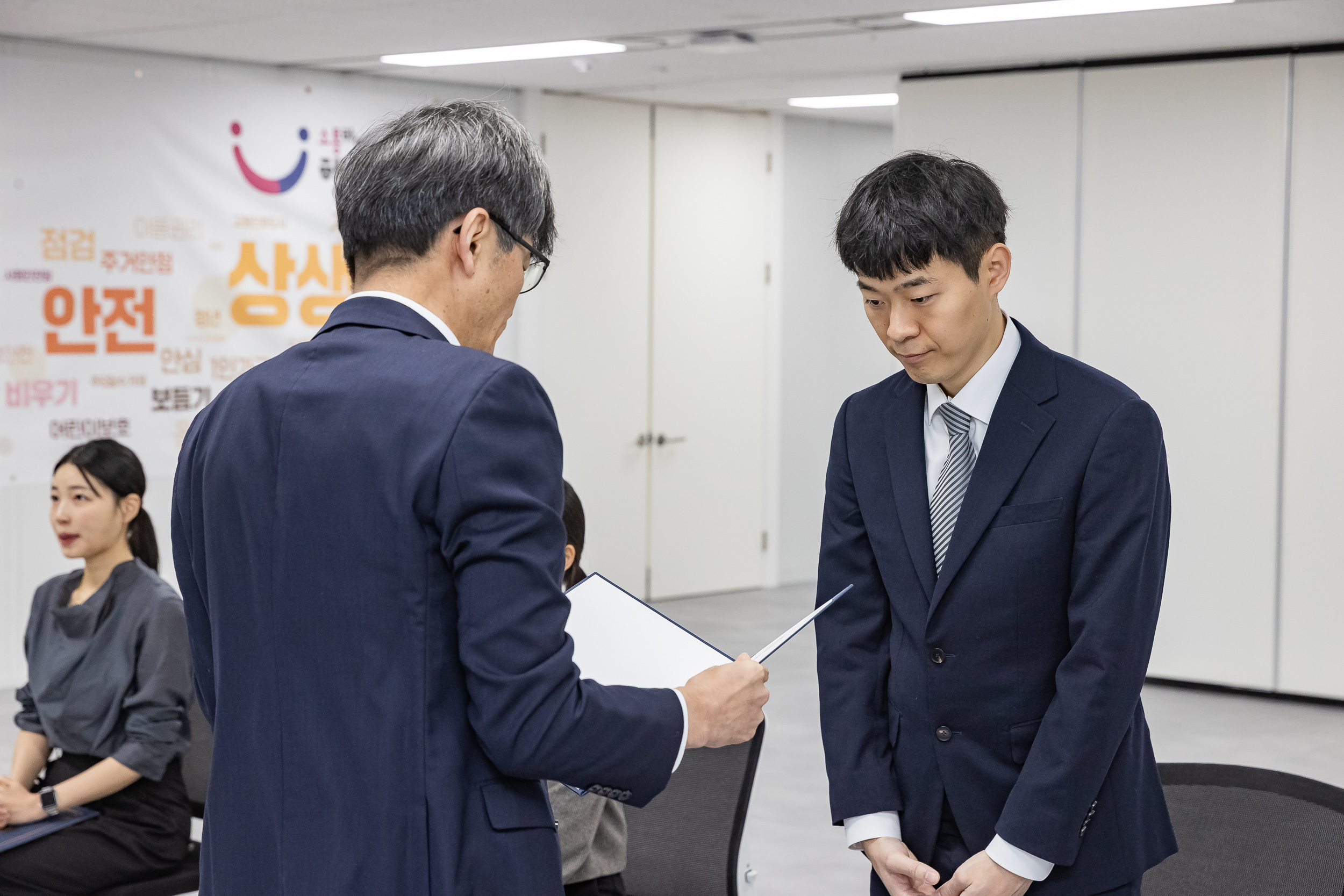 20251117-2025년 하반기 과학기술직 신규임용 발령장 수여식 20251117-8262_L_160049.jpg