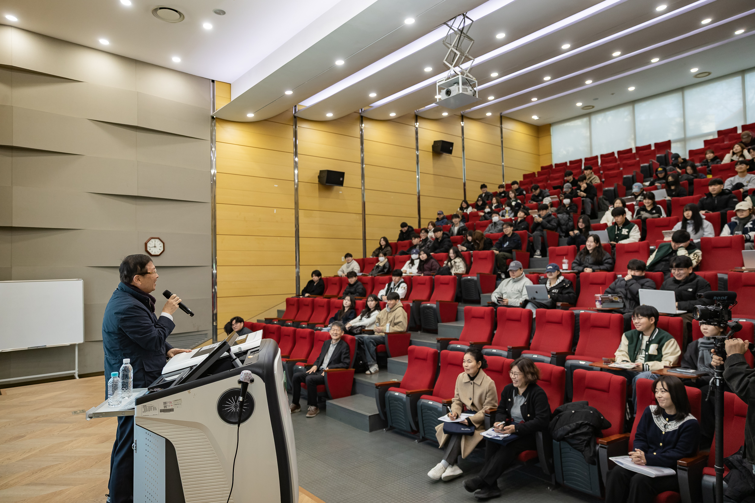 20251118-건국대학교 '공공행복과 주민자치' 특강 20251118-9502_L_160539.jpg