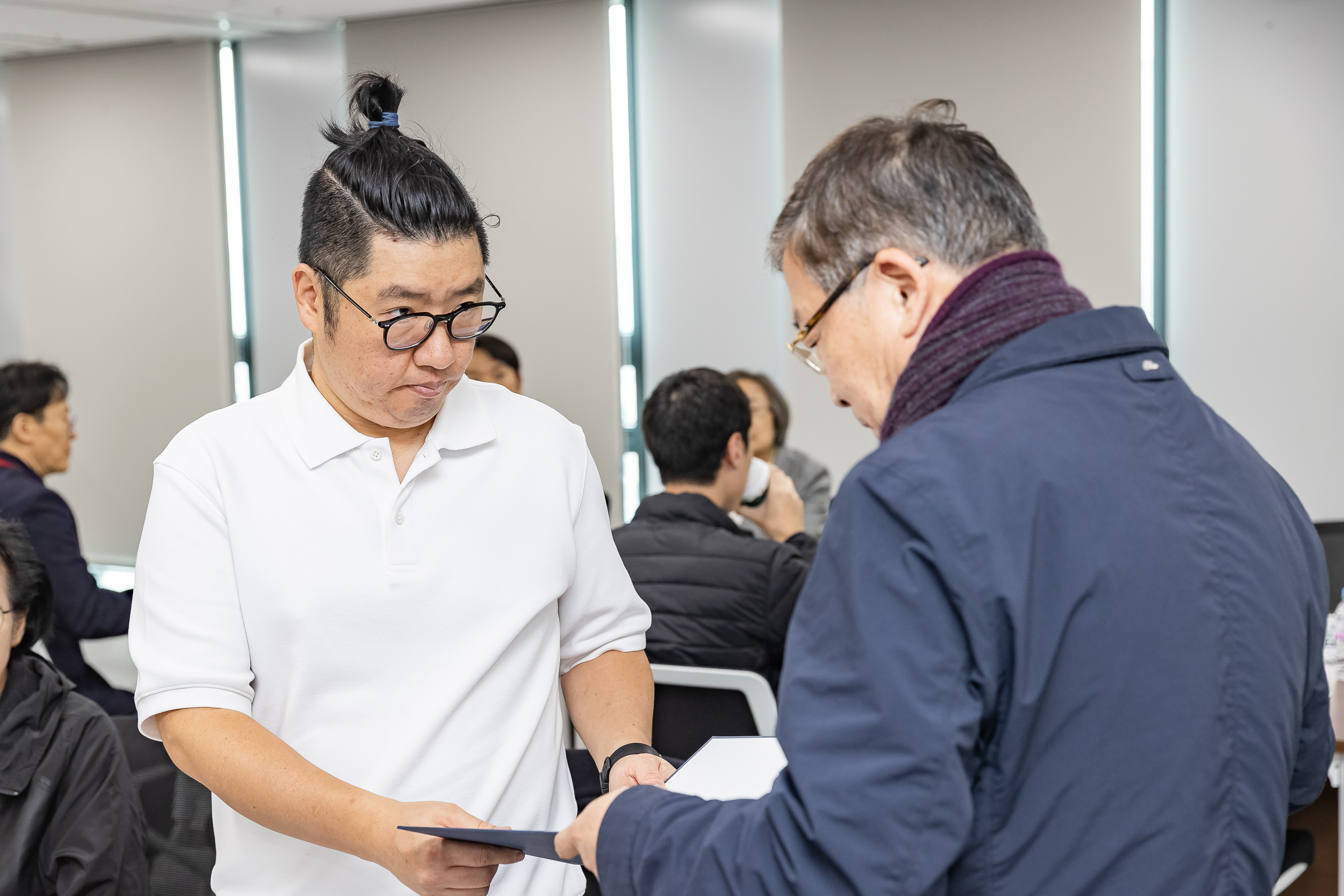 20251107-공약이행점검 주민배심원 위촉장 수여 20251107-1607_L_202000.jpg