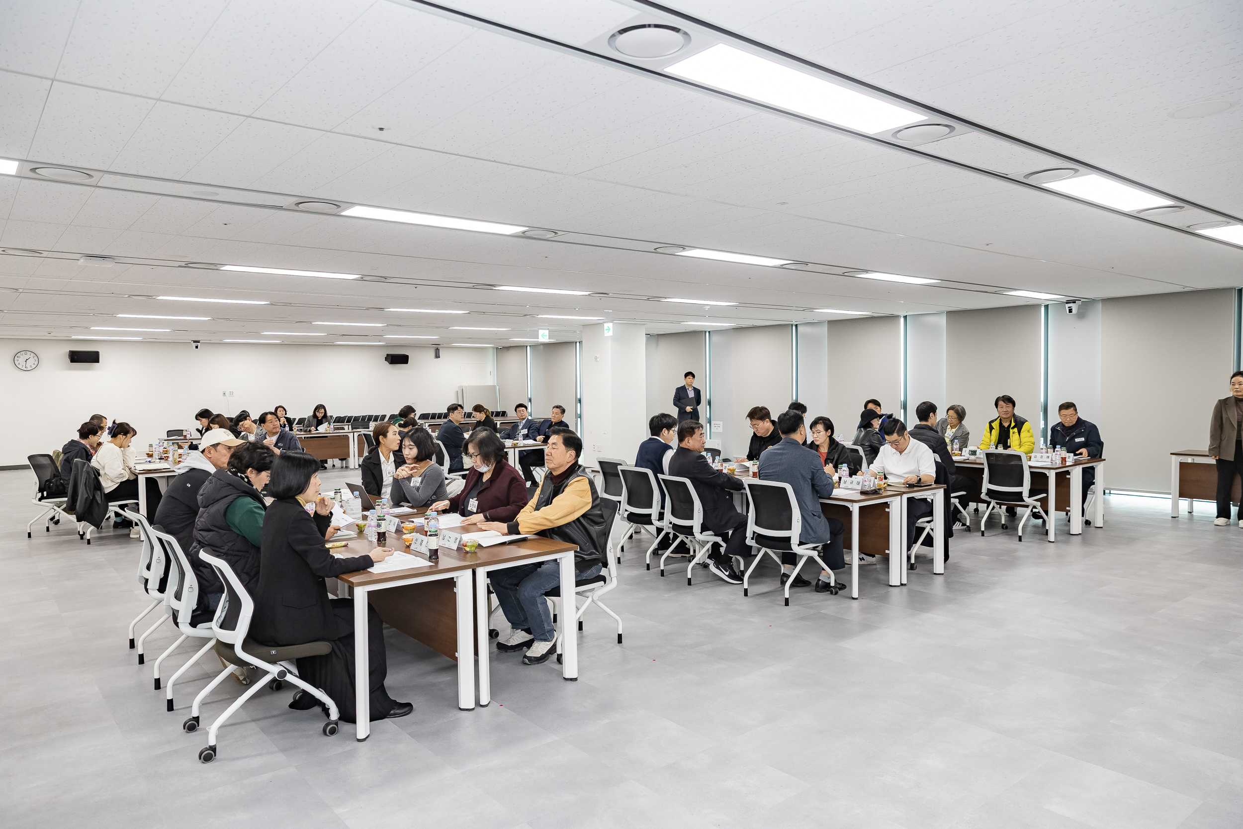 20251107-공약이행점검 주민배심원 위촉장 수여 20251107-1537_L_202000.jpg