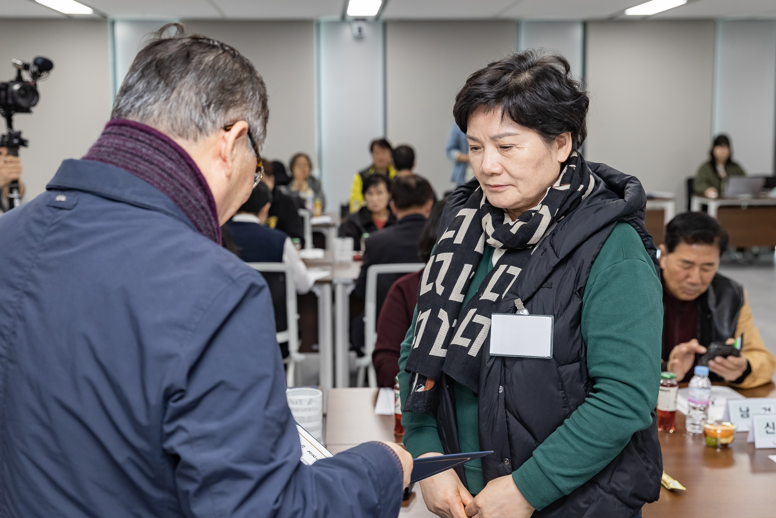 20251107-공약이행점검 주민배심원 위촉장 수여 20251107-1688_L_202001.jpg