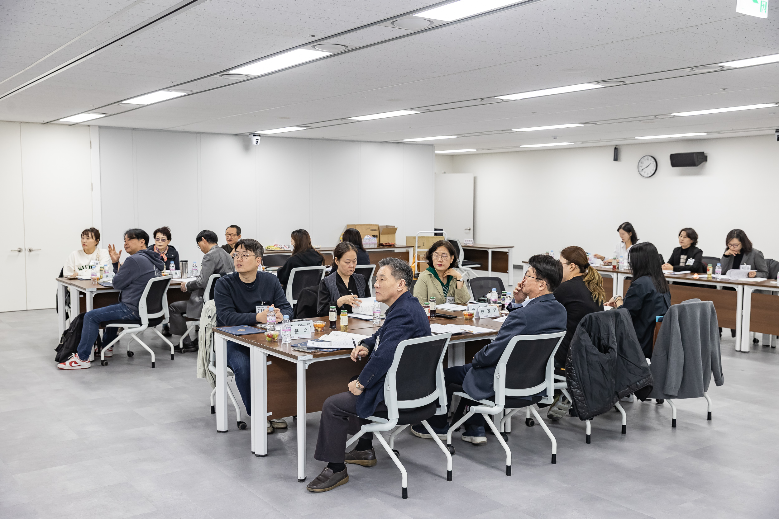 20251107-공약이행점검 주민배심원 위촉장 수여 20251107-1837_L_202003.jpg