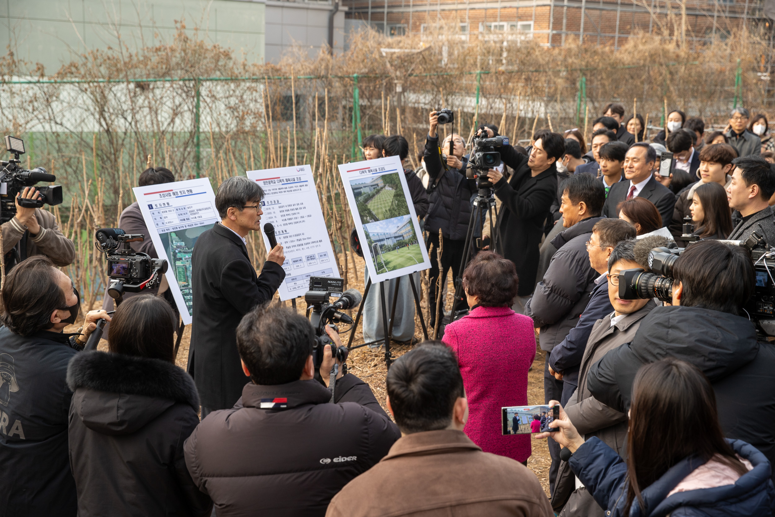 20260213-서울시장 광진구 주요 현장방문-자양전통시장, 어린이병원부지, 생활체육시설 부지 방문 20260213-2297_L_122428.jpg