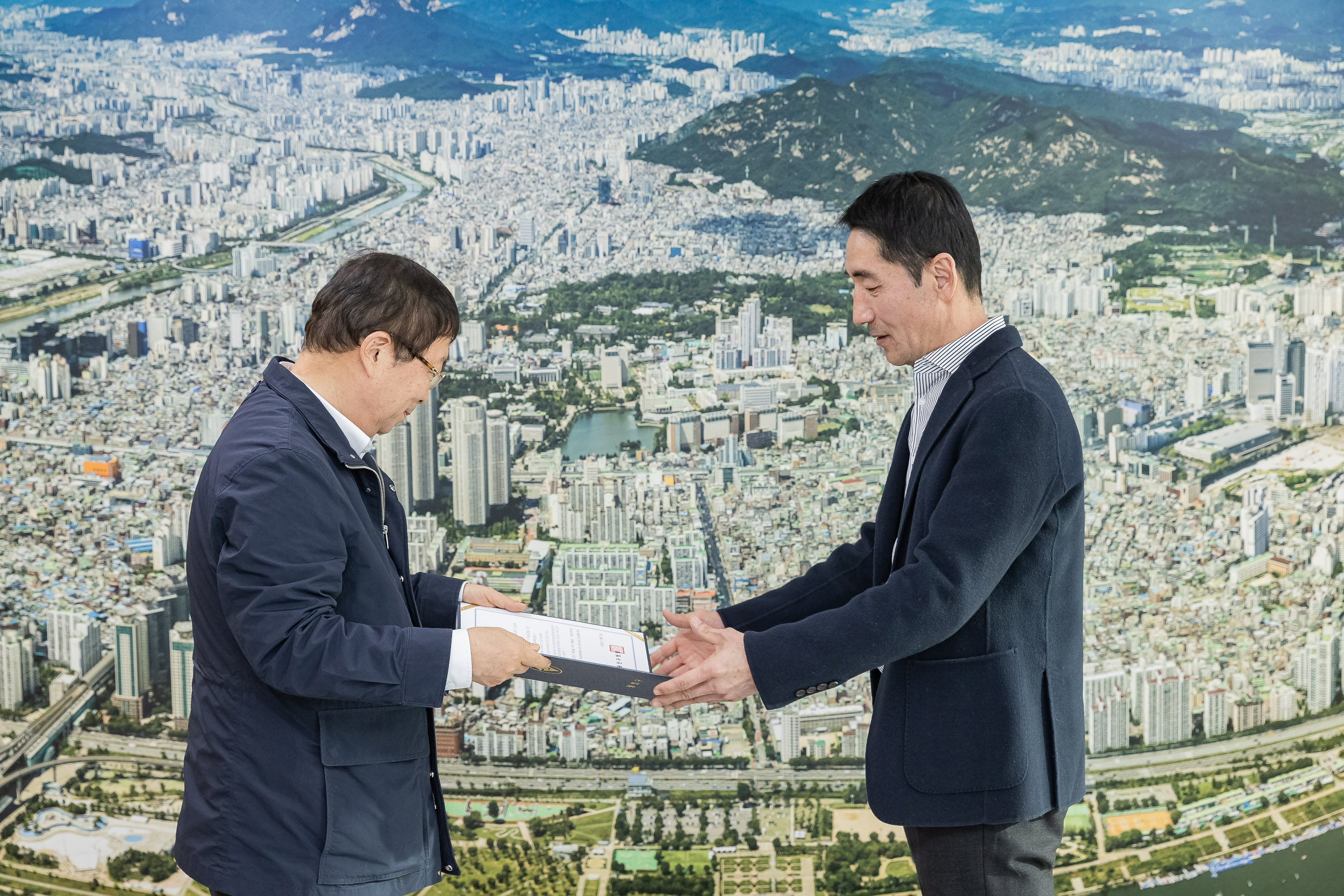 20251209-골목형상점가 지정서 수여식 20251209-26694_L_210701.jpg