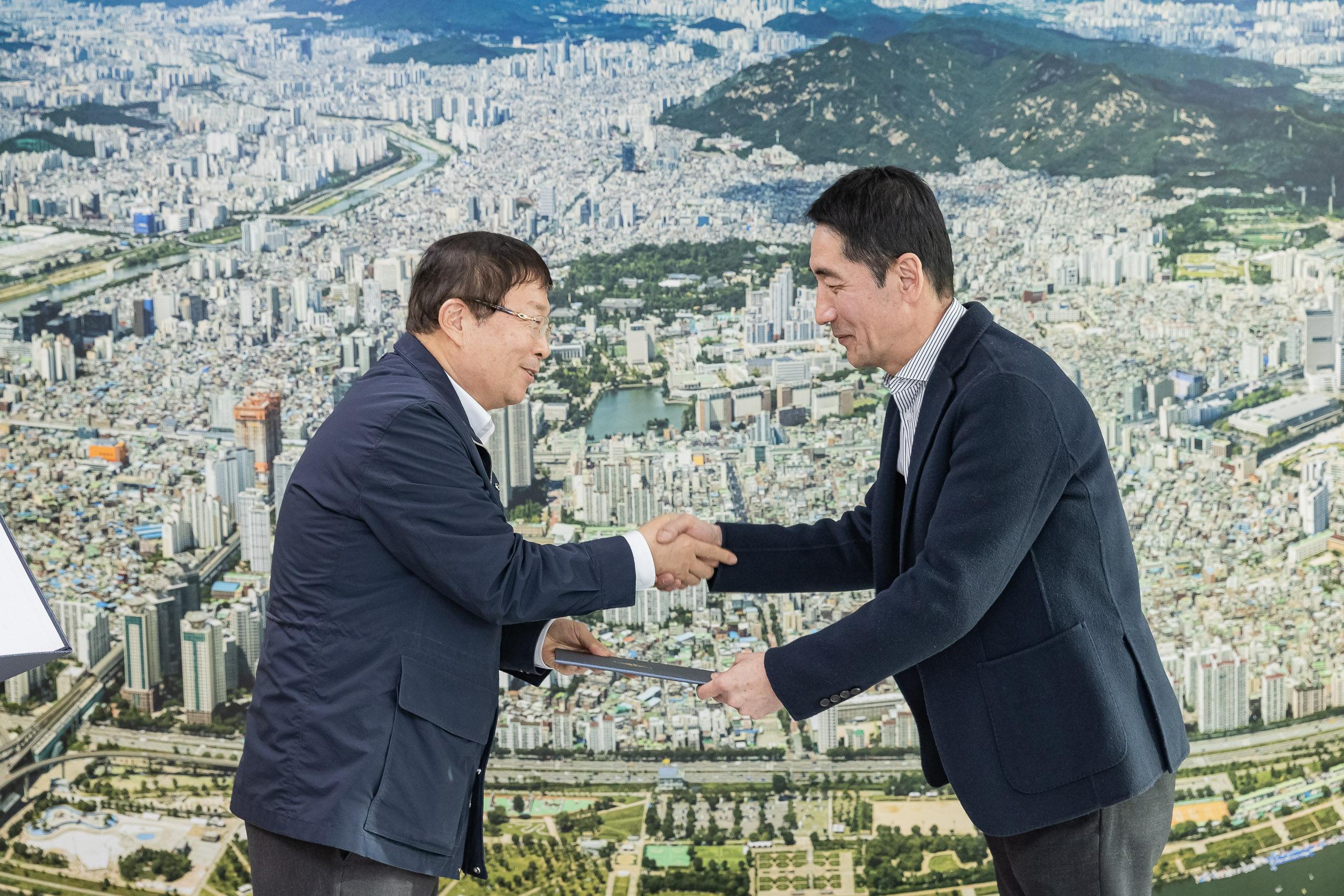 20251209-골목형상점가 지정서 수여식 20251209-26700_L_210701.jpg