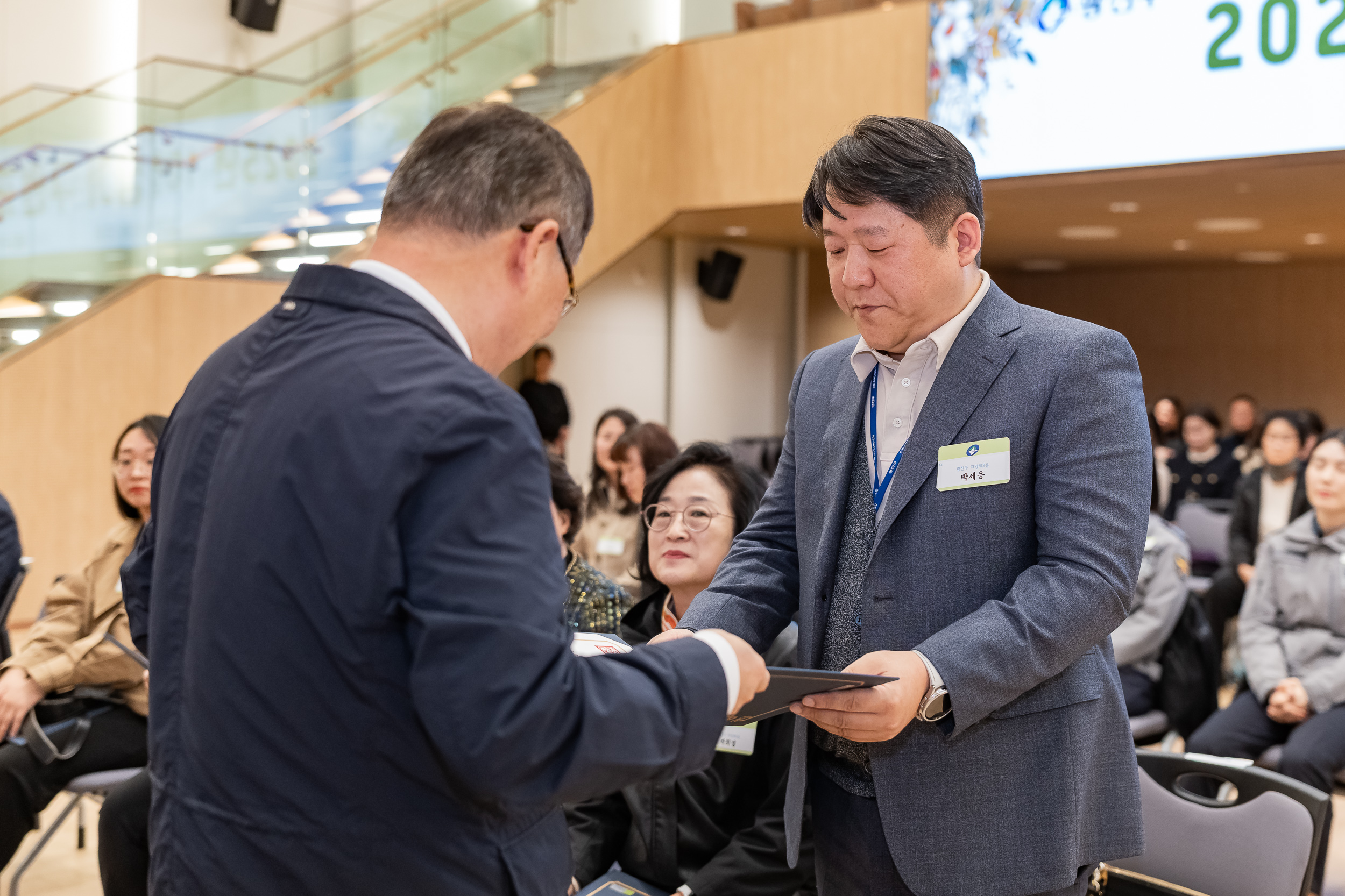 20251028-2025년 10월 정기 구민표창 수여식 20251028-73290_L_182442.jpg