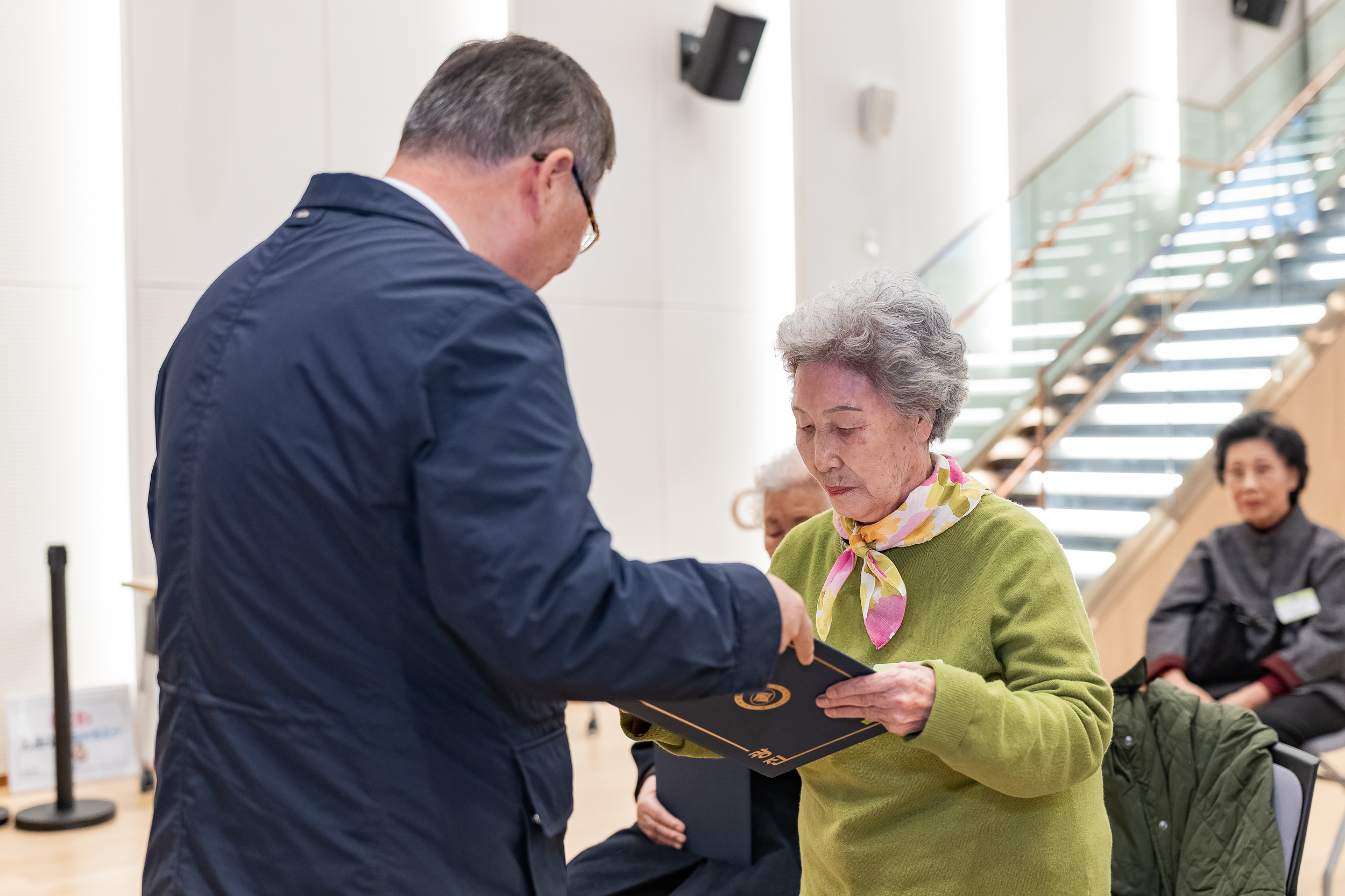 20251028-2025년 10월 정기 구민표창 수여식 20251028-72896_L_182440.jpg