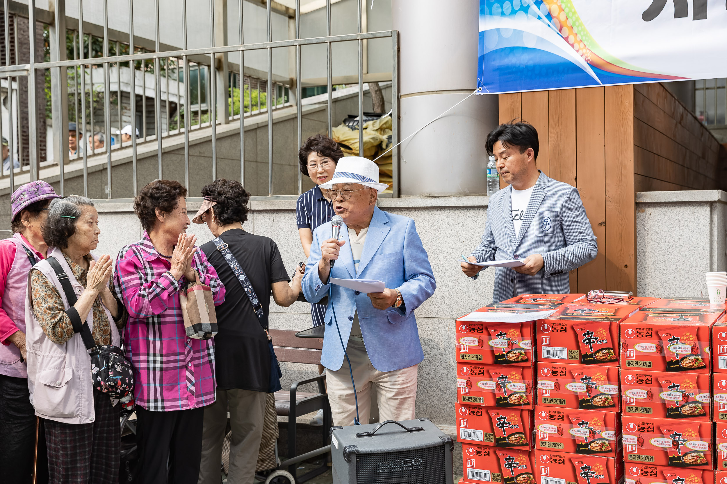 20251001-중곡4동 아차산노인복지회 추석맞이 후원물품 전달식 20251001-52404_L_134631.jpg