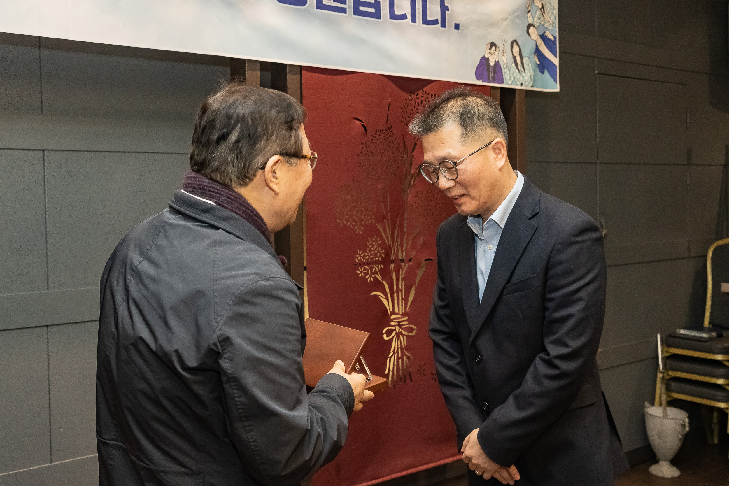 20251219-2025년 하반기 퇴임직원 상패 수여 20251219-41495_L_155015.jpg