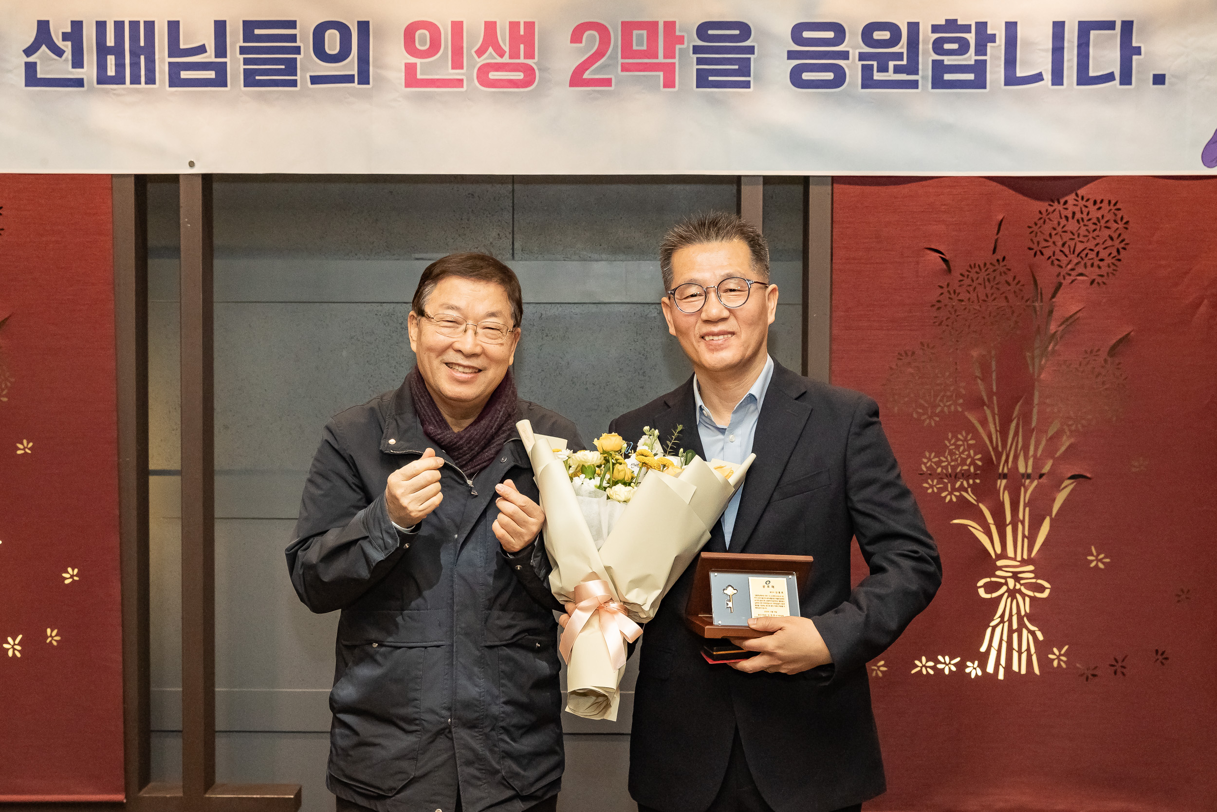 20251219-2025년 하반기 퇴임직원 상패 수여 20251219-41502_L_155015.jpg