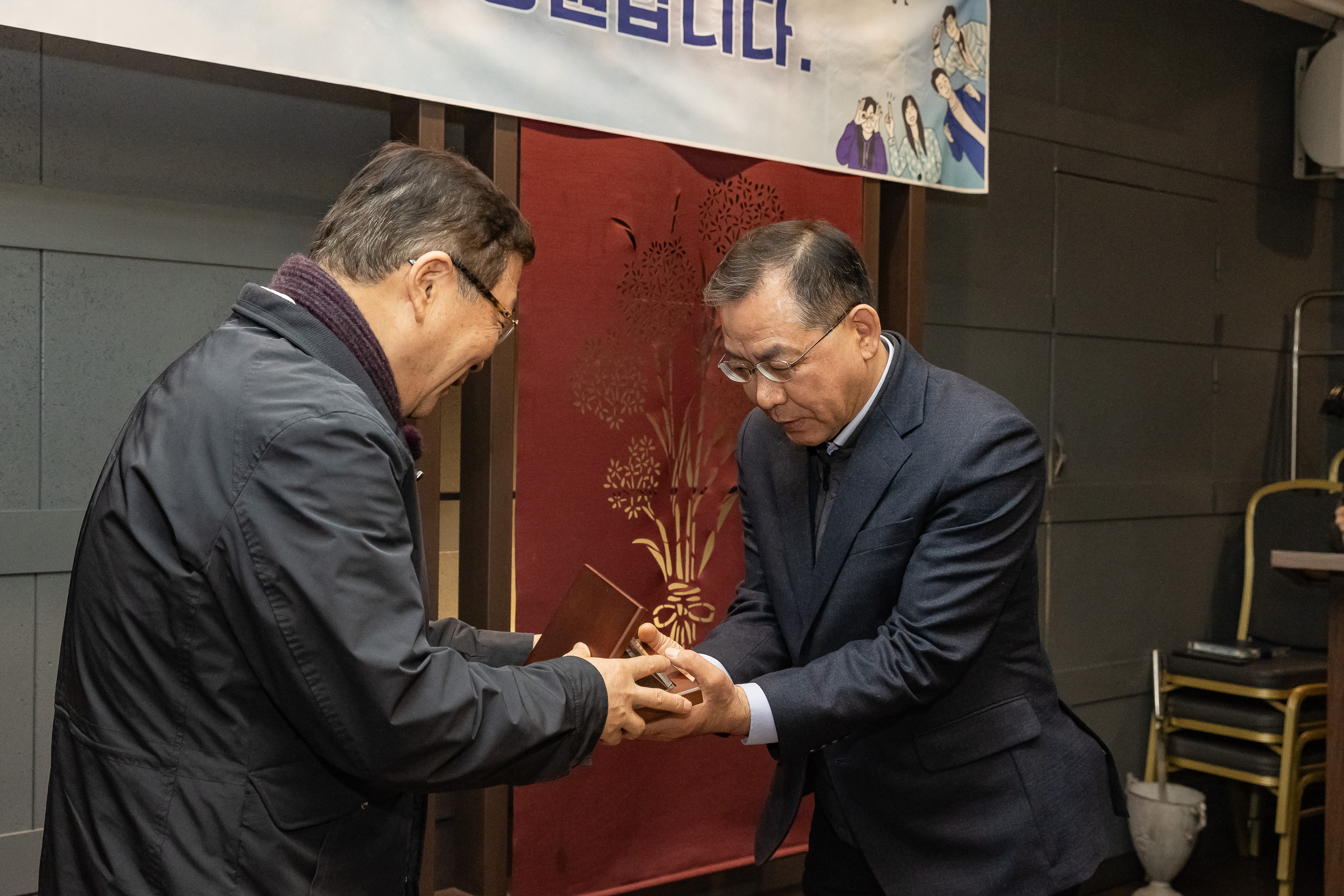 20251219-2025년 하반기 퇴임직원 상패 수여 20251219-41452_L_155014.jpg