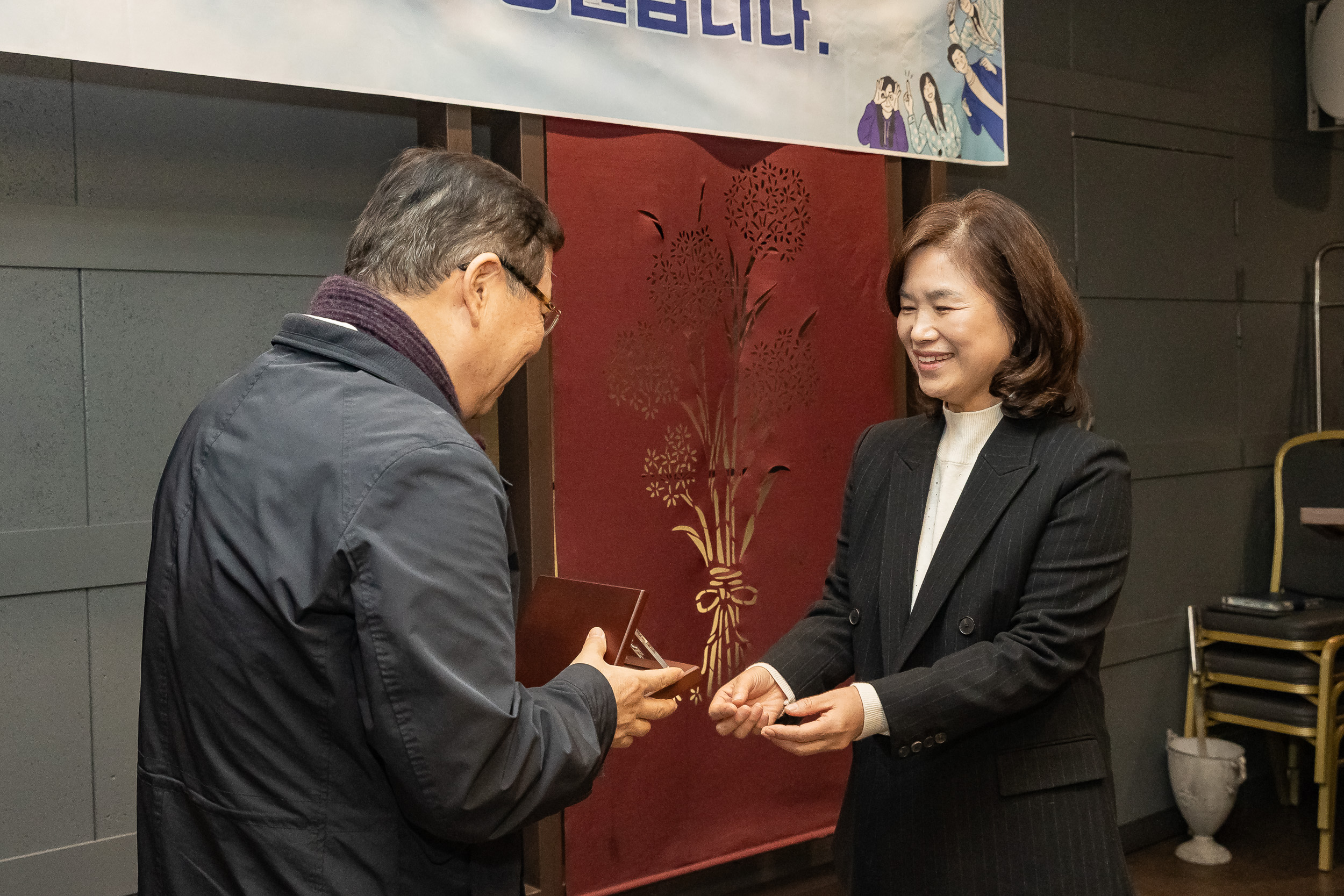 20251219-2025년 하반기 퇴임직원 상패 수여 20251219-41602_L_155015.jpg