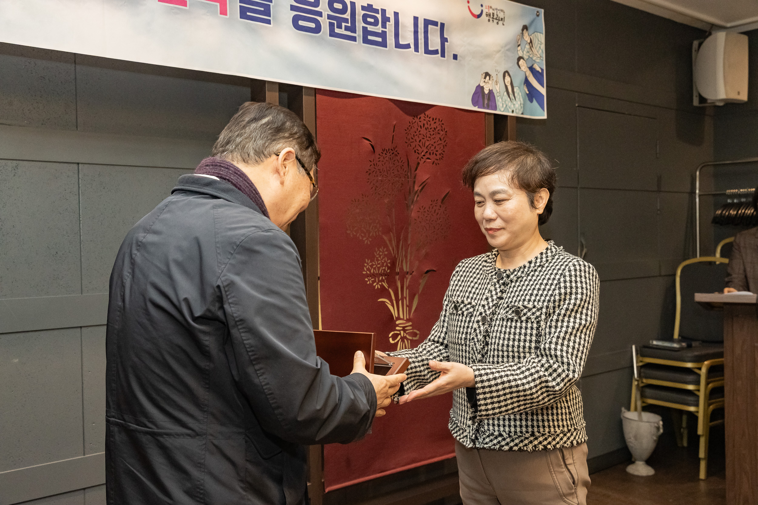 20251219-2025년 하반기 퇴임직원 상패 수여 20251219-41629_L_155016.jpg