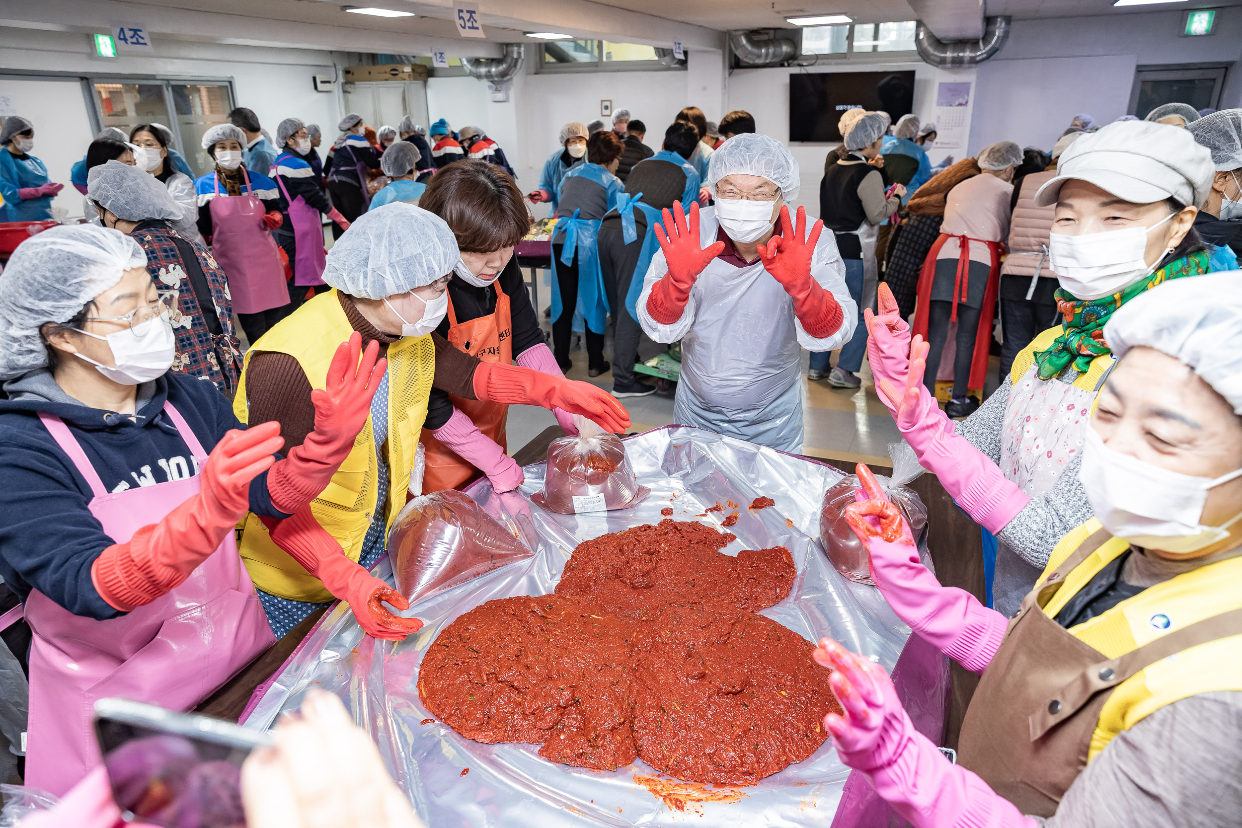 20251202-자양동 지역주민의 따뜻한 겨울나기를 위한 사랑의 김장나누기 20251202-20415_L_191053.jpg