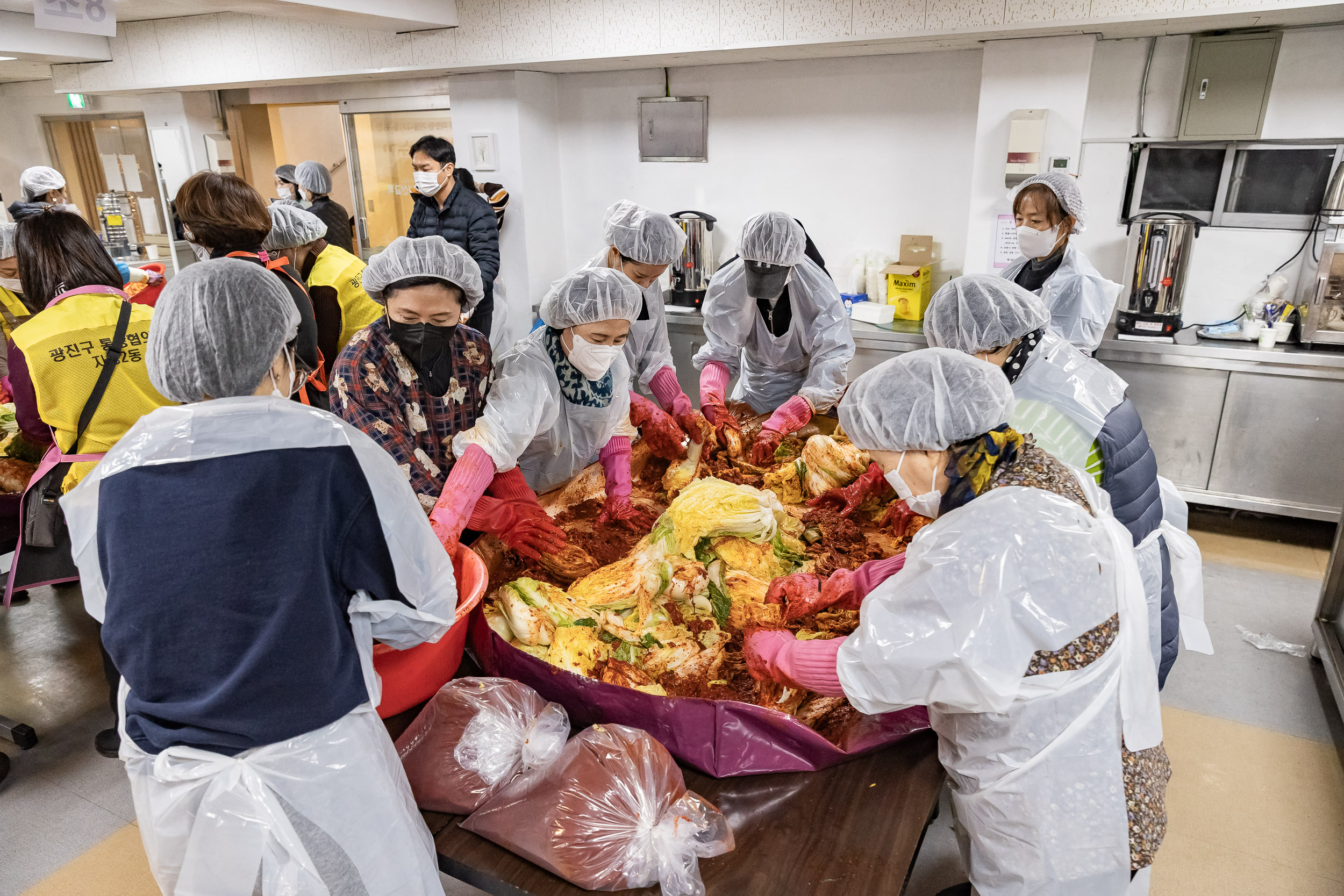 20251202-자양동 지역주민의 따뜻한 겨울나기를 위한 사랑의 김장나누기 20251202-20653_L_191055.jpg