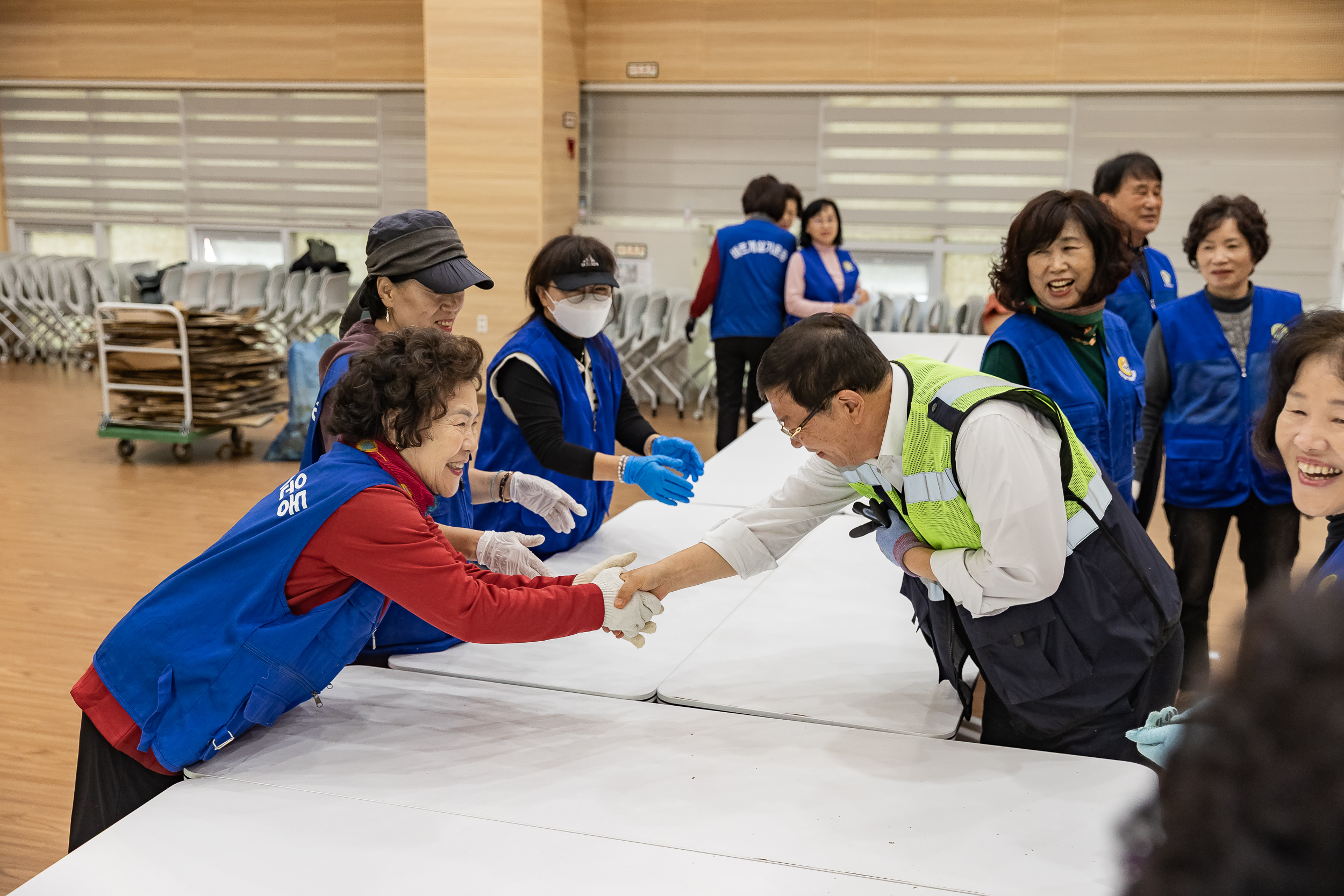 20251114-2025년 사랑의꾸러미 나눔-(사)바르게살기운동본부 20251114-6144_L_122457.jpg