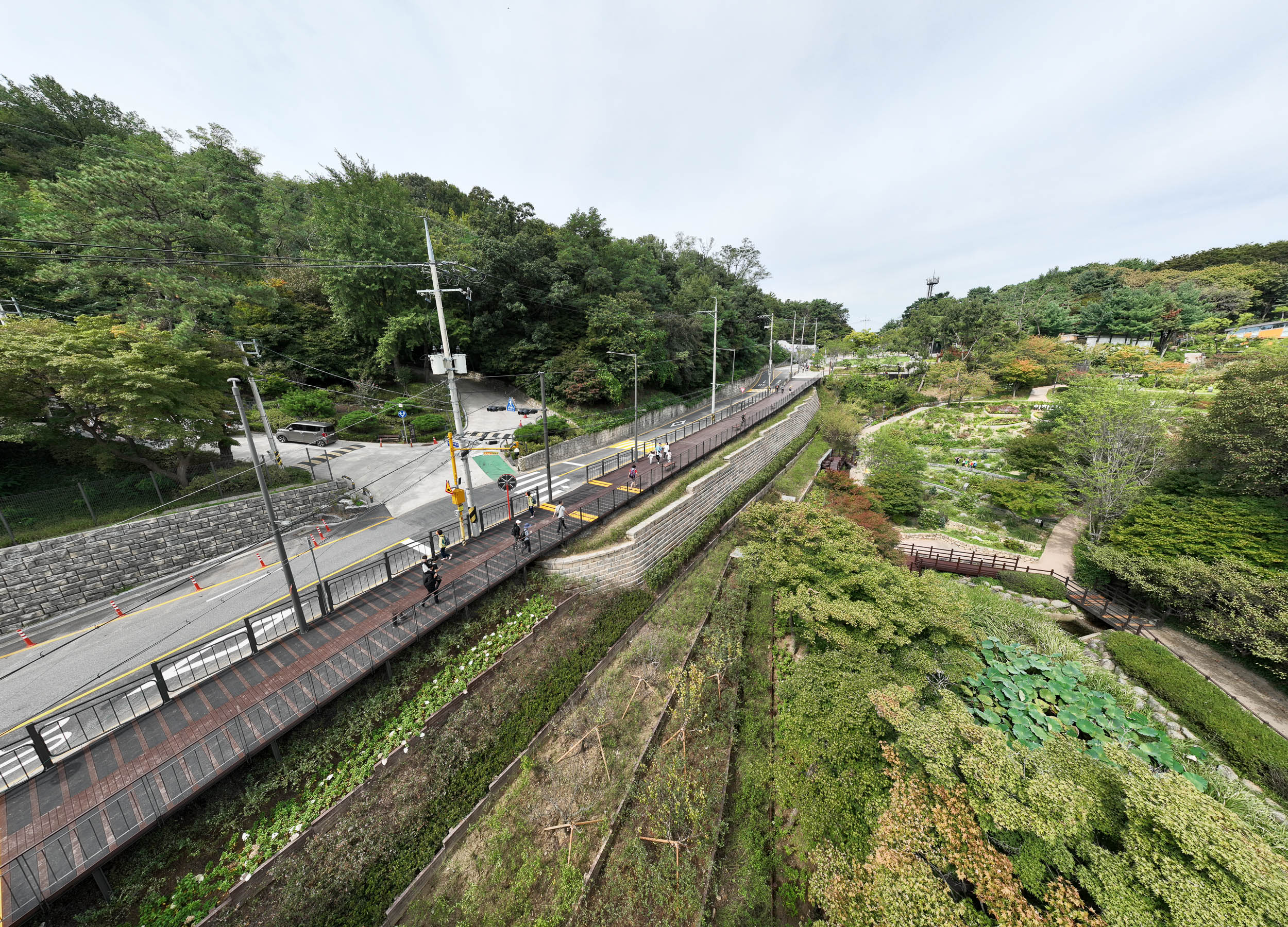 20250927-아차산 보행데크길 완공 DJI_0791_L_080949.jpg