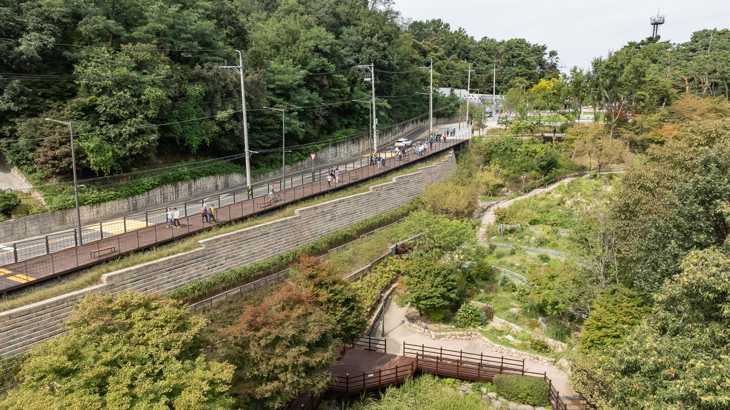 20250927-아차산 보행데크길 완공 20250927-44762_L_080949.jpg