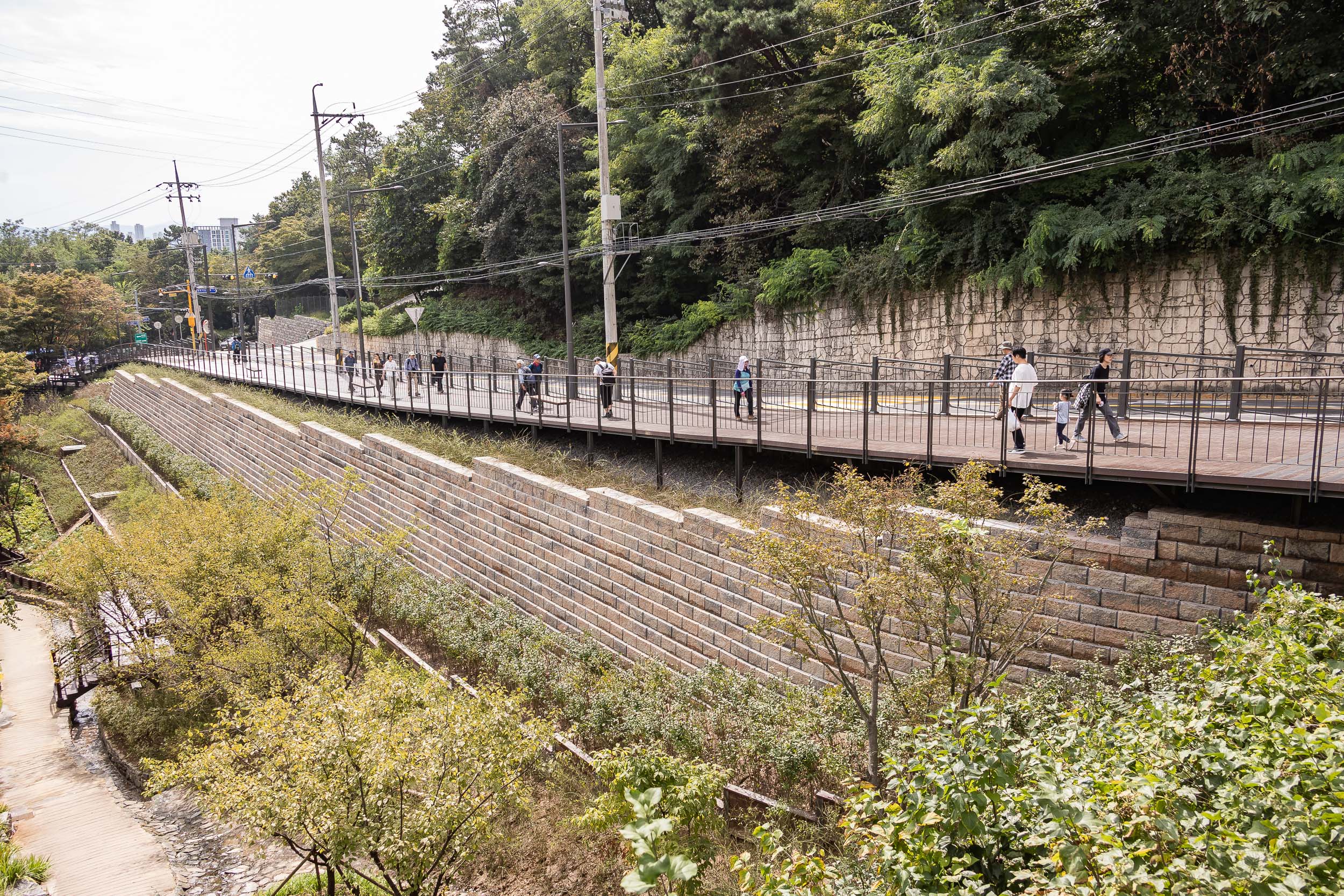 20250927-아차산 보행데크길 완공 20250927-45587_L_080949.jpg